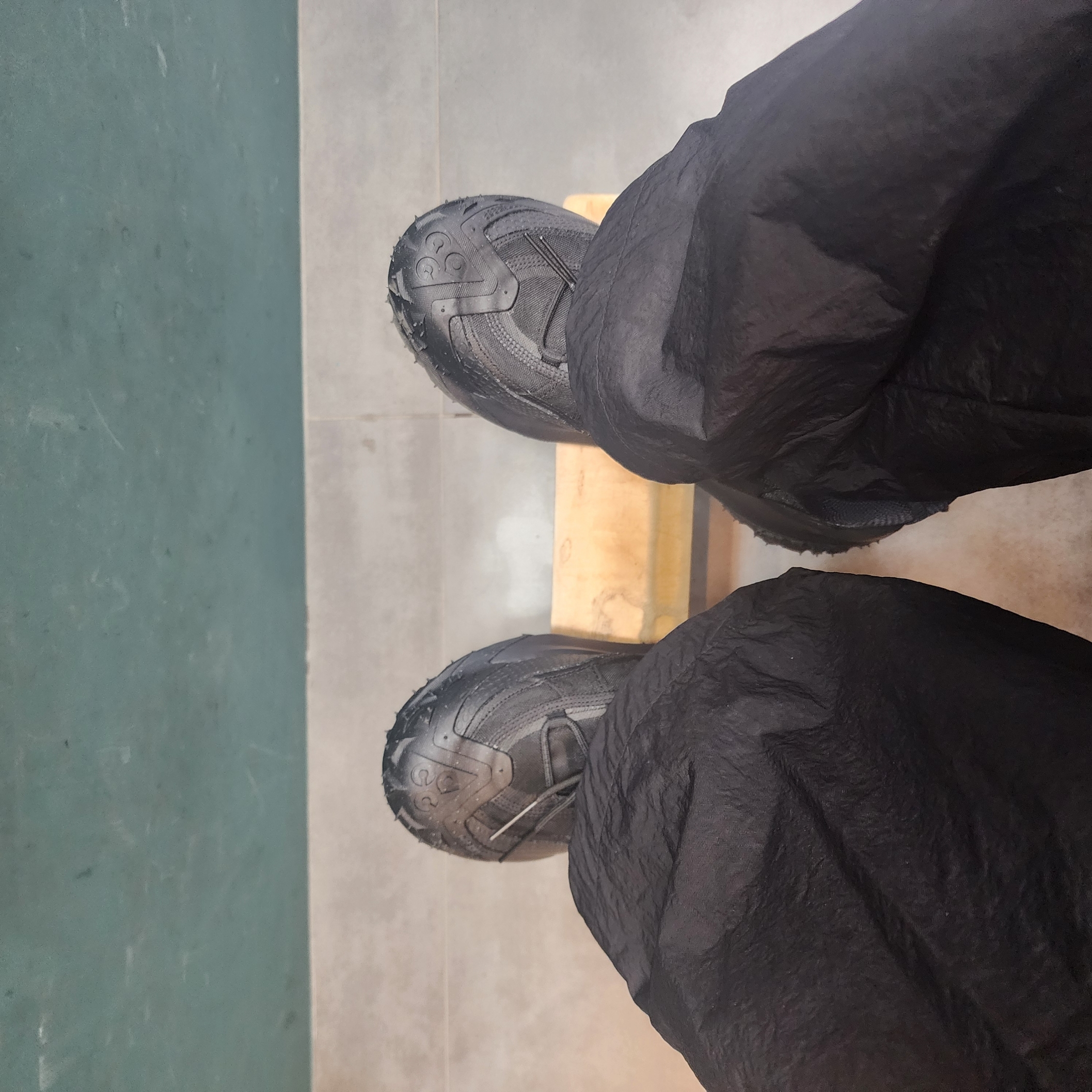 Nike ACG Mountain Fly 2 Low Black 착용 스타일 - 2