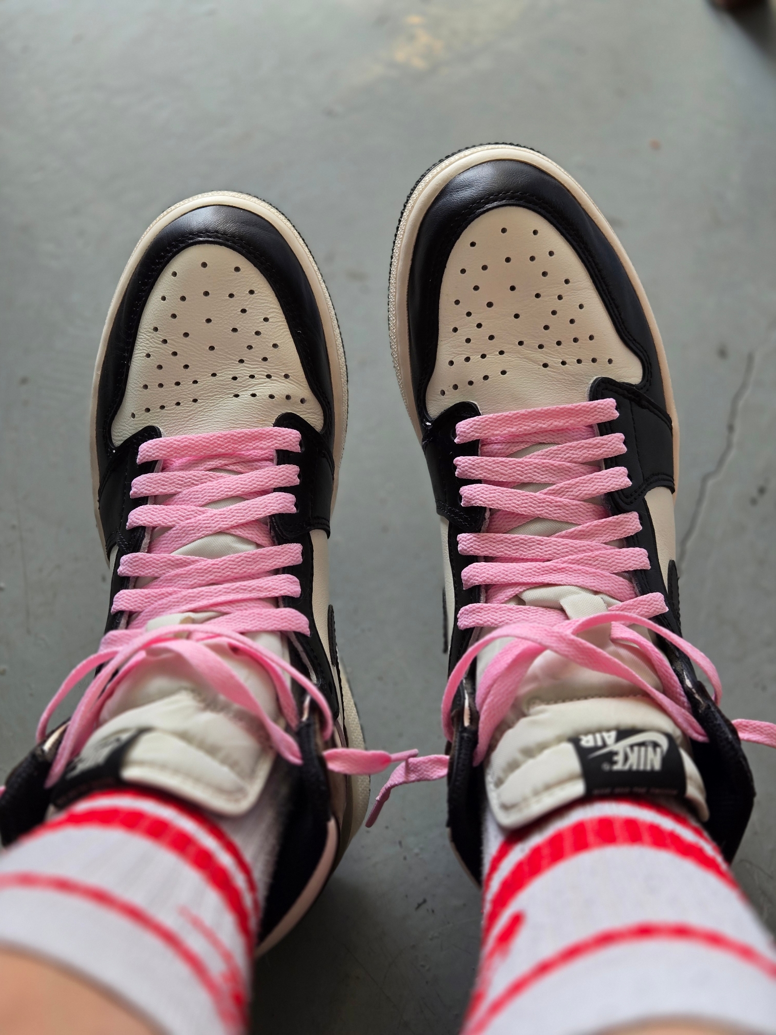 Jordan 1 Retro High OG Black Mocha 착용 스타일 - 1