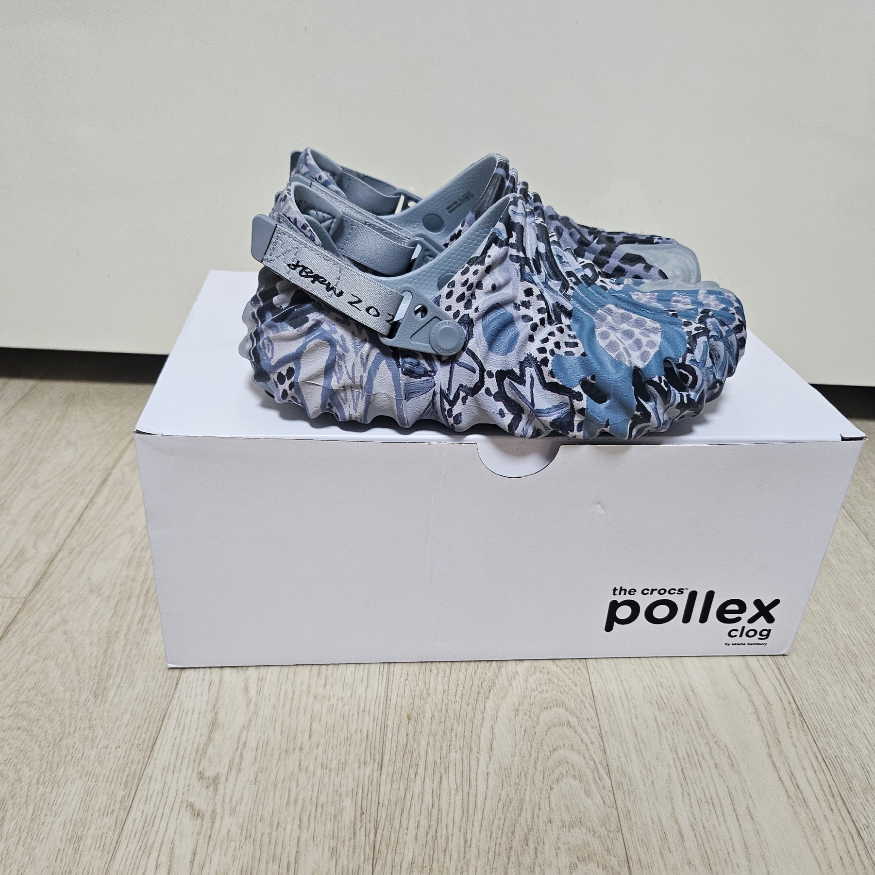 Crocs x Jonas Wood x Salehe Bembury Pollex Clog Multicolor 착용 스타일 - 3