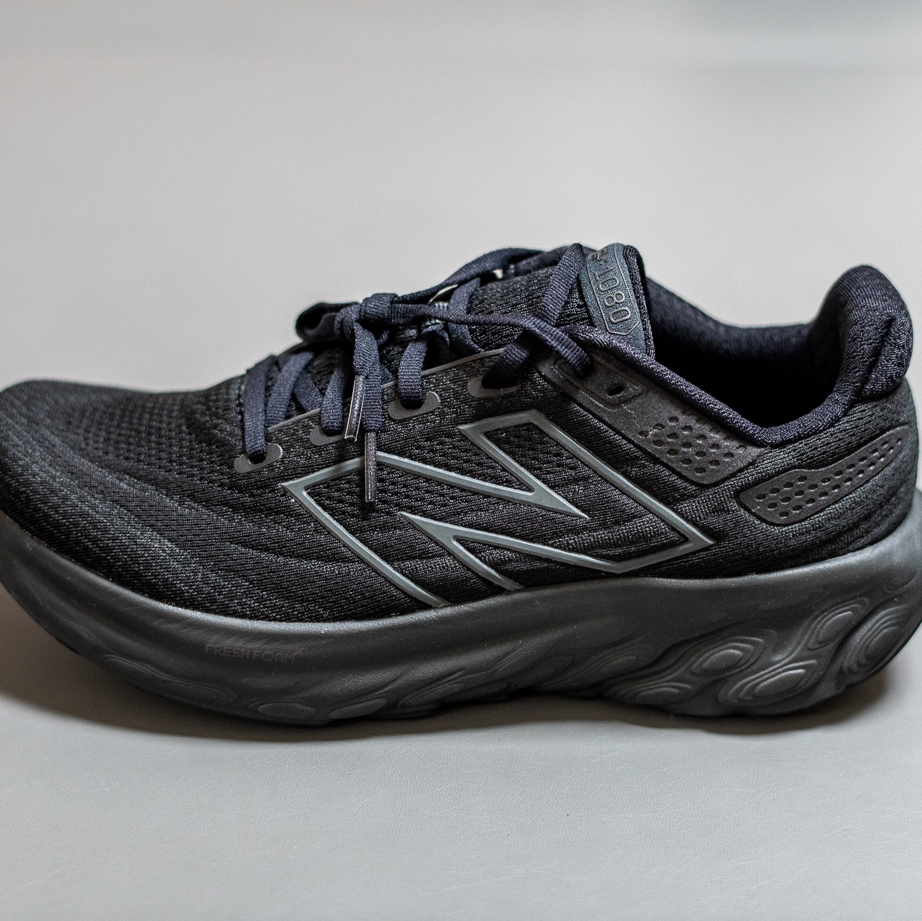 New Balance Fresh Foam X 1080v13 Blacktop - 2E Wide 착용 스타일