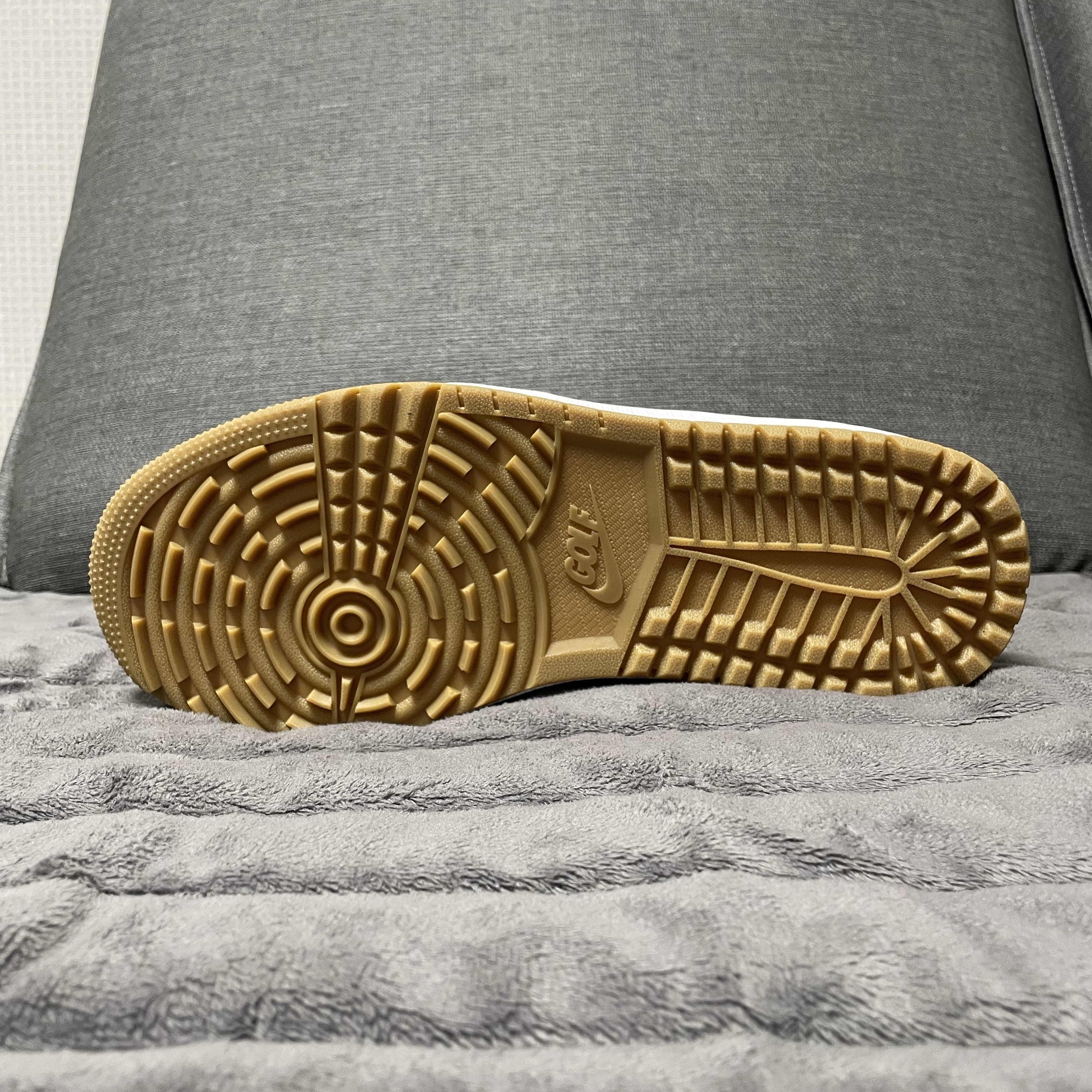 Jordan 1 Low Golf Black Gum Medium Brown 착용 스타일 - 2