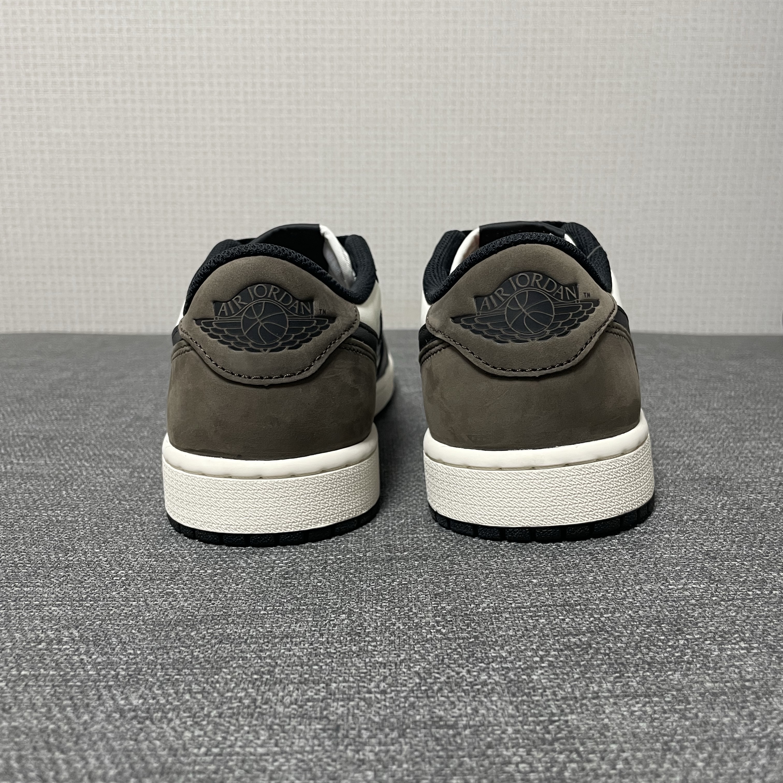 Jordan 1 Retro Low OG Mocha 착용 스타일 - 5