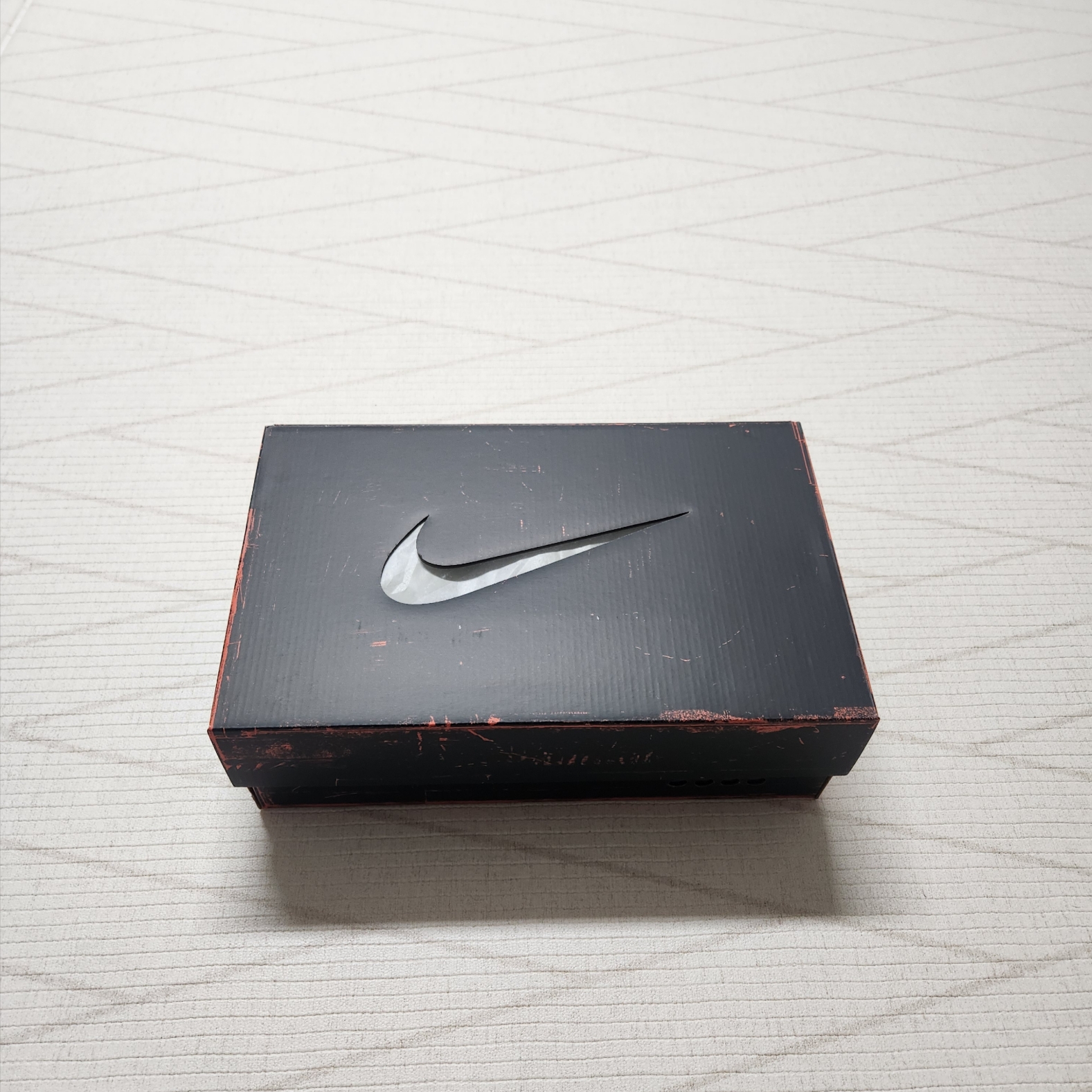 Nike Air Max 1 '86 OG Metallic Silver and Cool Grey 착용 스타일 - 1