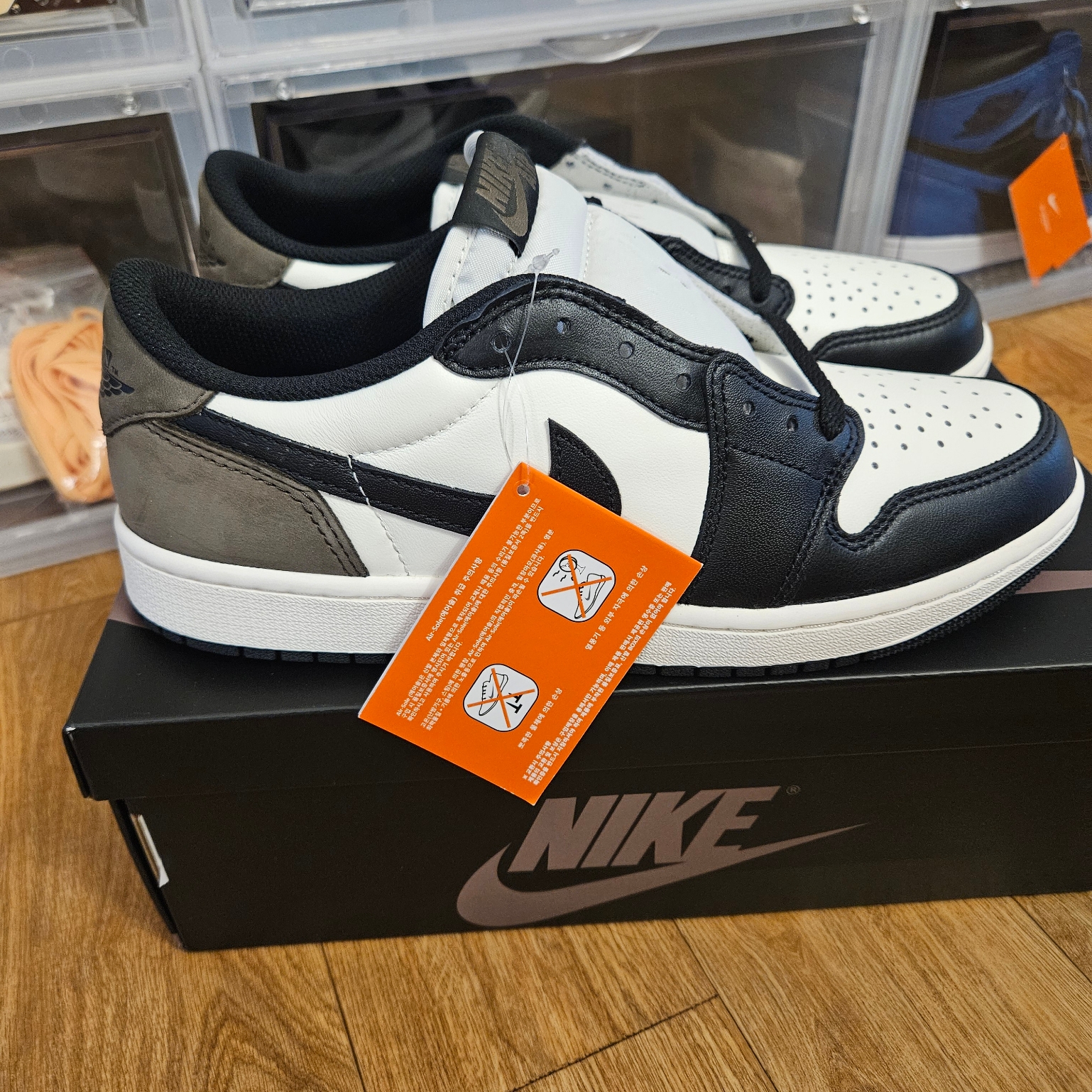 Jordan 1 Retro Low OG Mocha 착용 스타일 - 4