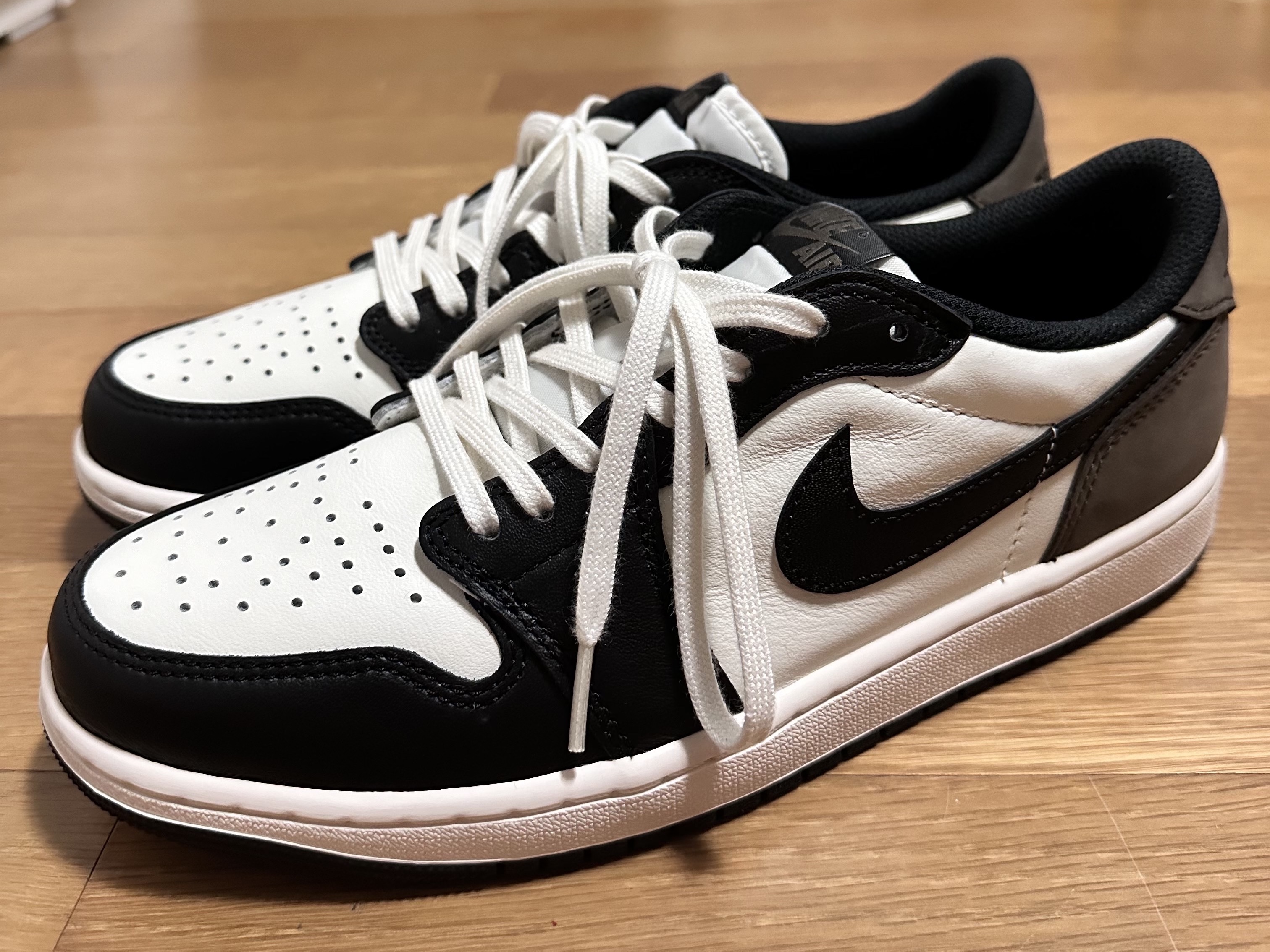 Jordan 1 Retro Low OG Mocha 착용 스타일 - 1