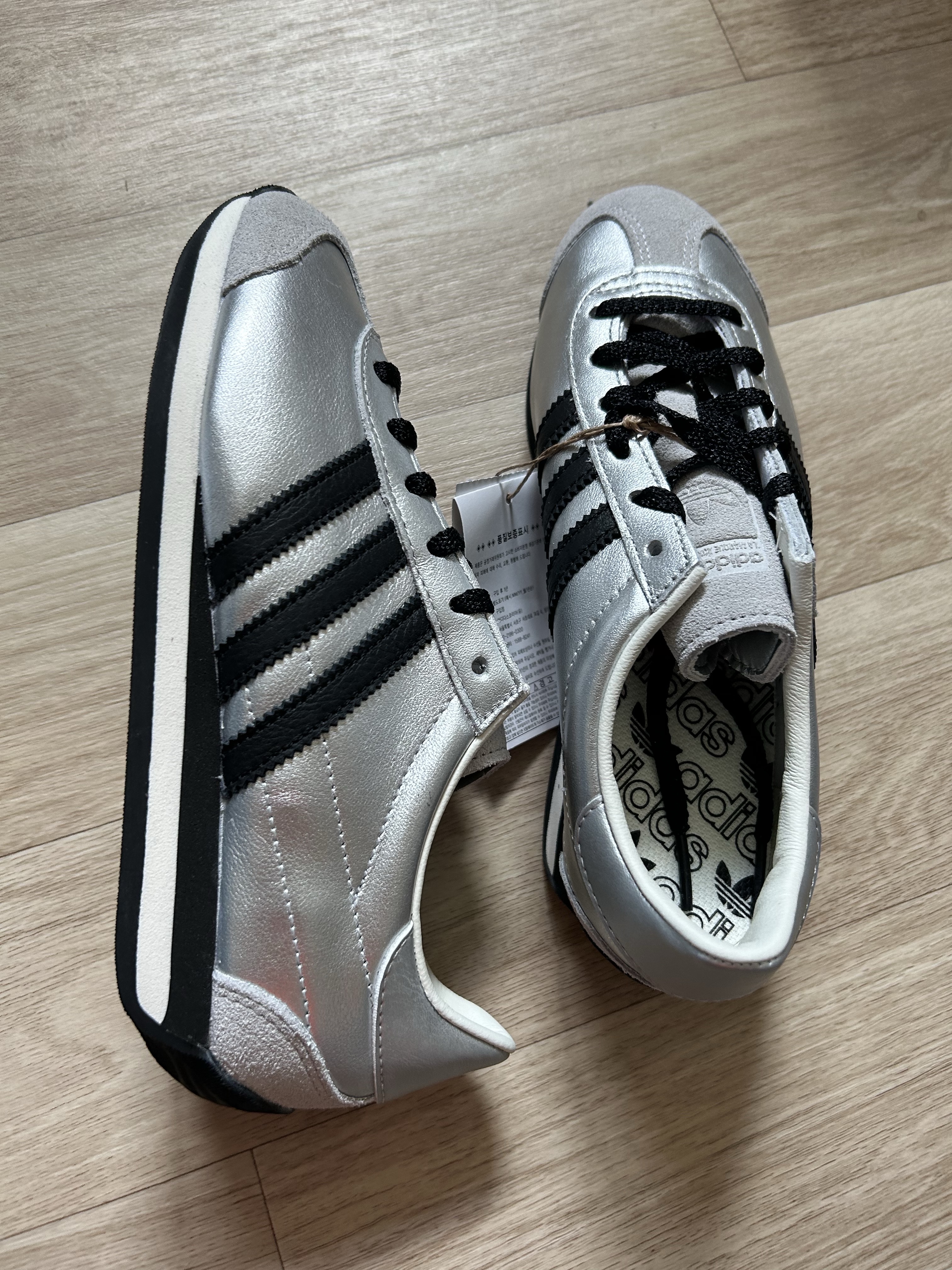 (W) Adidas Country OG Off White Core Black 착용 스타일