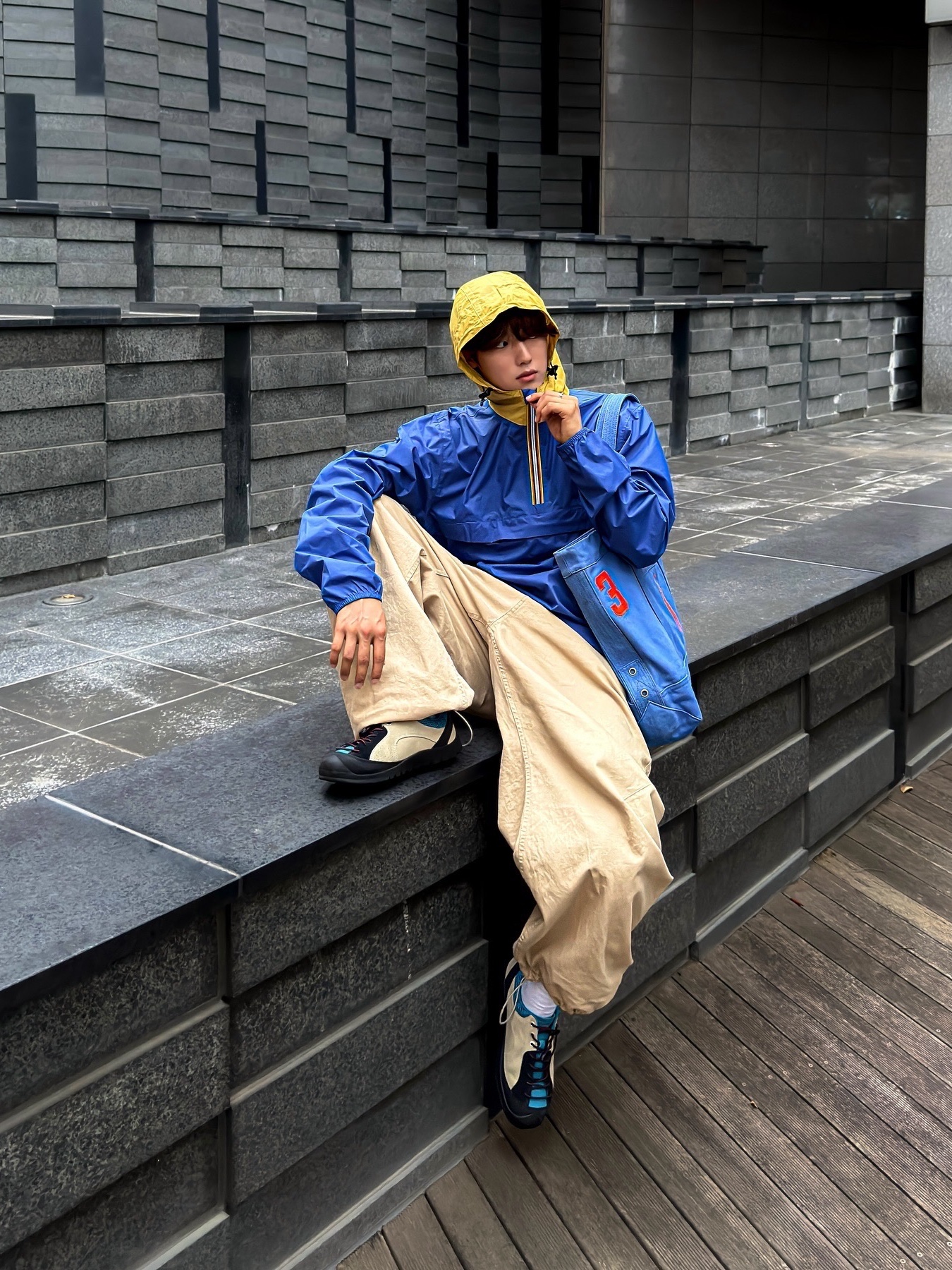 K-WAY Le Vrai Leon Anorak Black, K-WAY Le Vrai Leon Anorak Light Grey 착용 스타일 - 5