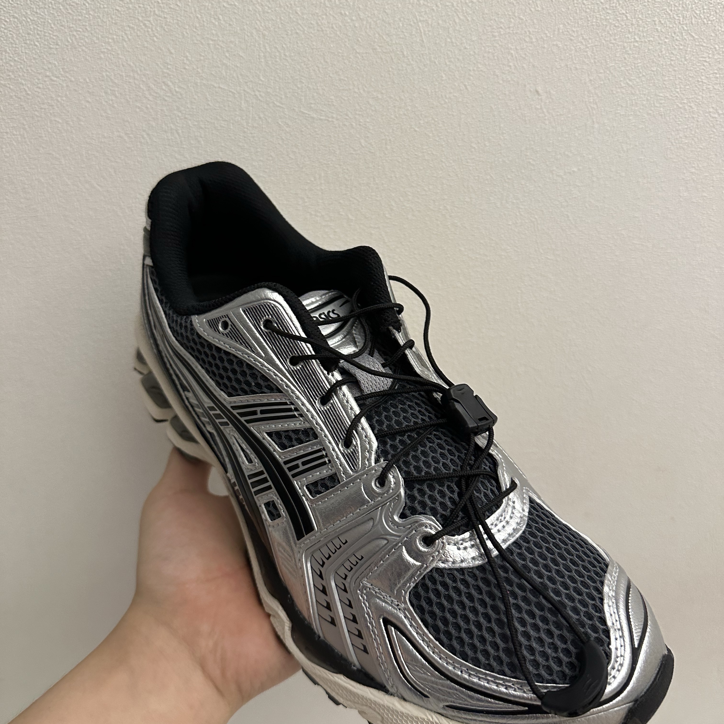 Asics Unlimited Gel-Kayano 14 Carrier Grey Black 착용 스타일 - 2