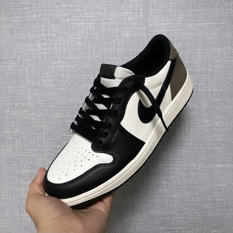 Jordan 1 Retro Low OG Mocha 착용 스타일