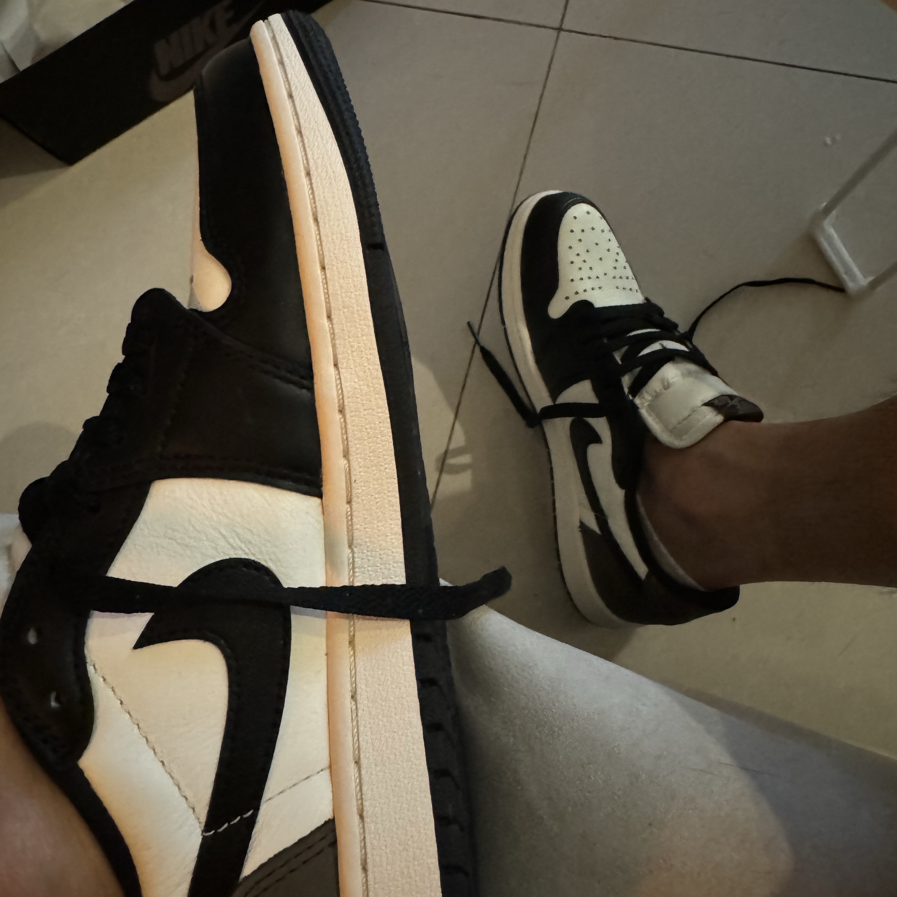 Jordan 1 Retro Low OG Mocha 착용 스타일