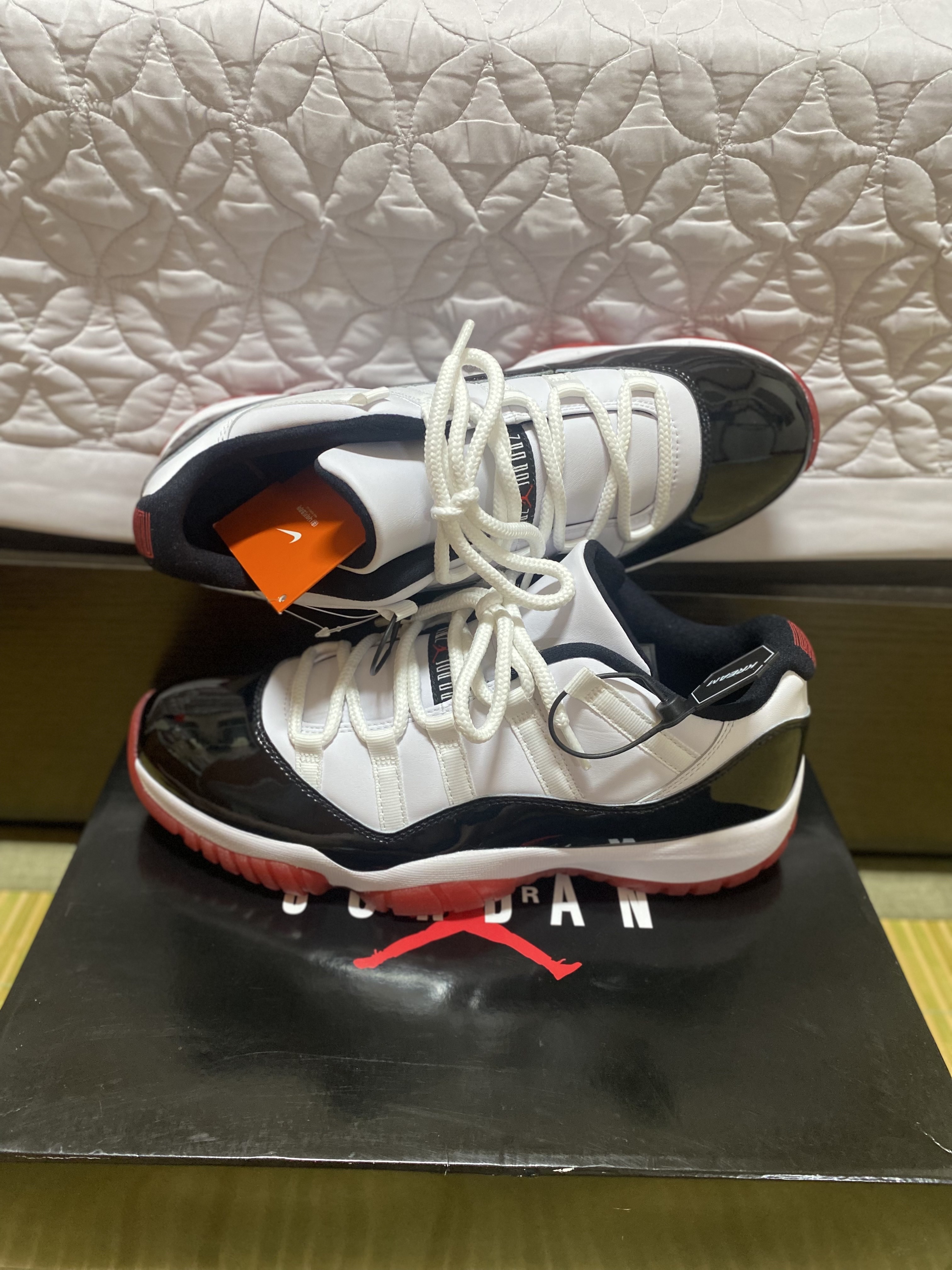 Jordan 11 Retro Low Concord Bred 착용 스타일 - 5