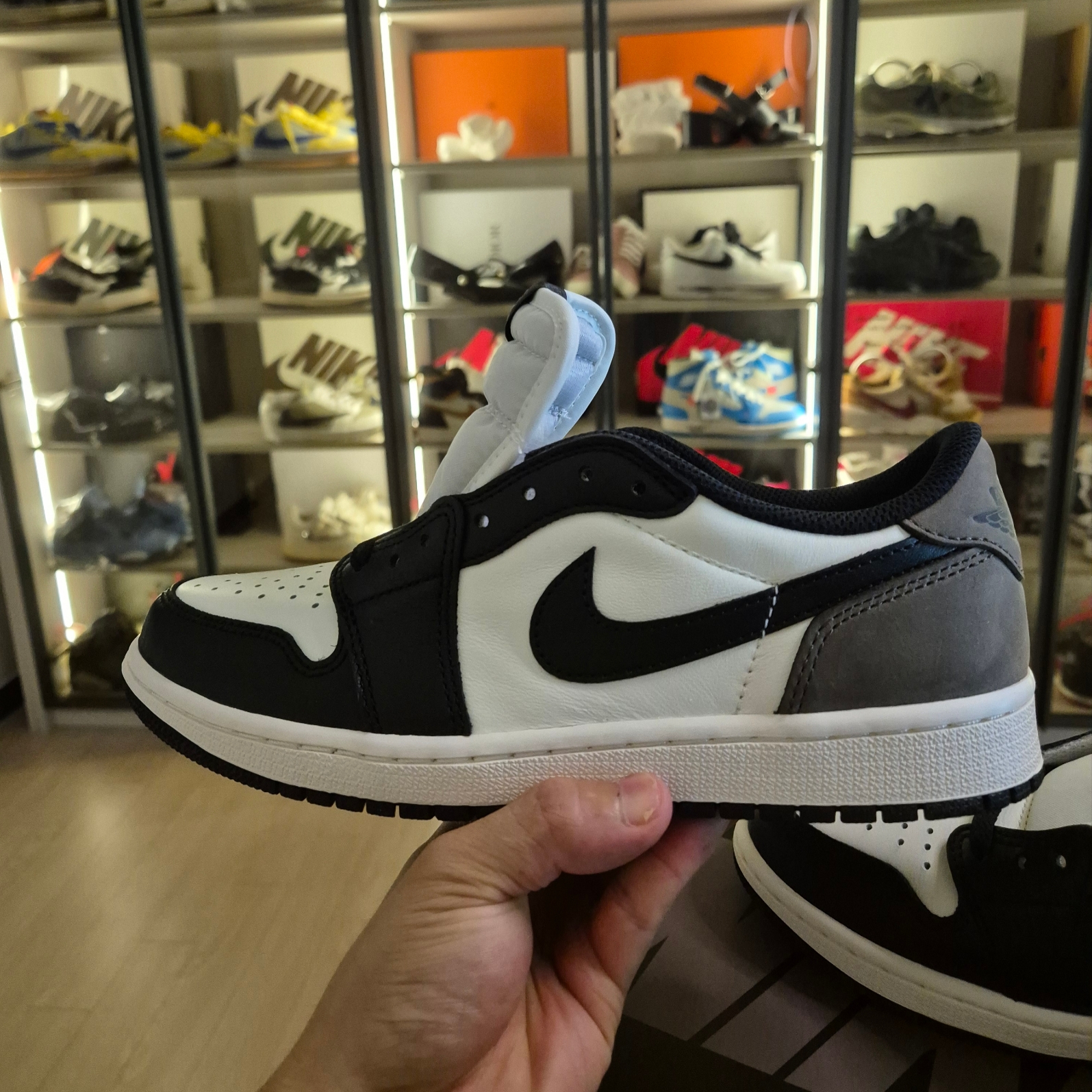 Jordan 1 Retro Low OG Mocha 착용 스타일 - 6