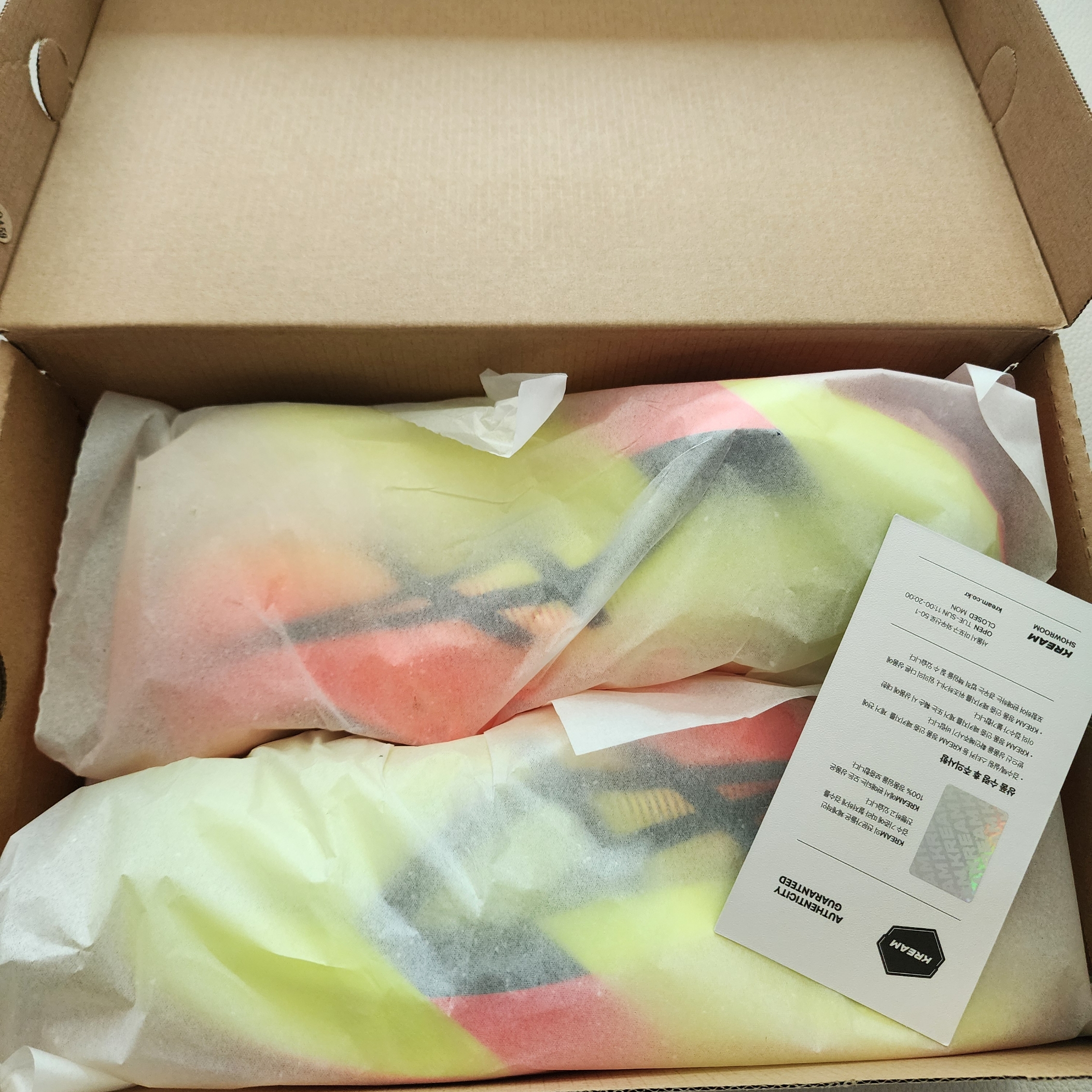 Asics Metaspeed Sky Paris Safety Yellow Black, Nike Air Zoom Alphafly Next% 3 Volt 착용 스타일 - 3