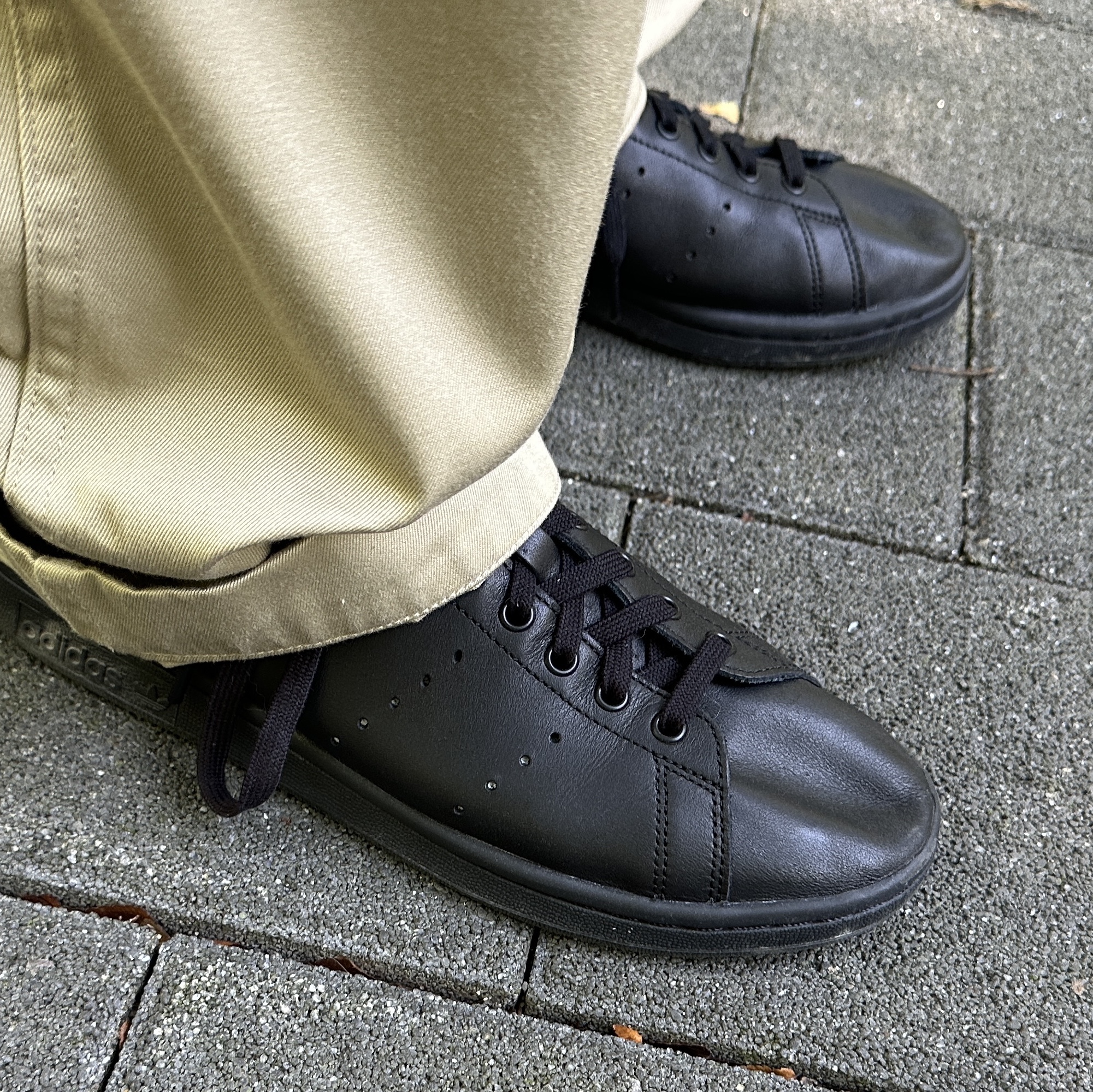 Adidas Stan Smith Decon Core Black, Nanamica Wide Chino Pants Khaki 착용 스타일 - 3
