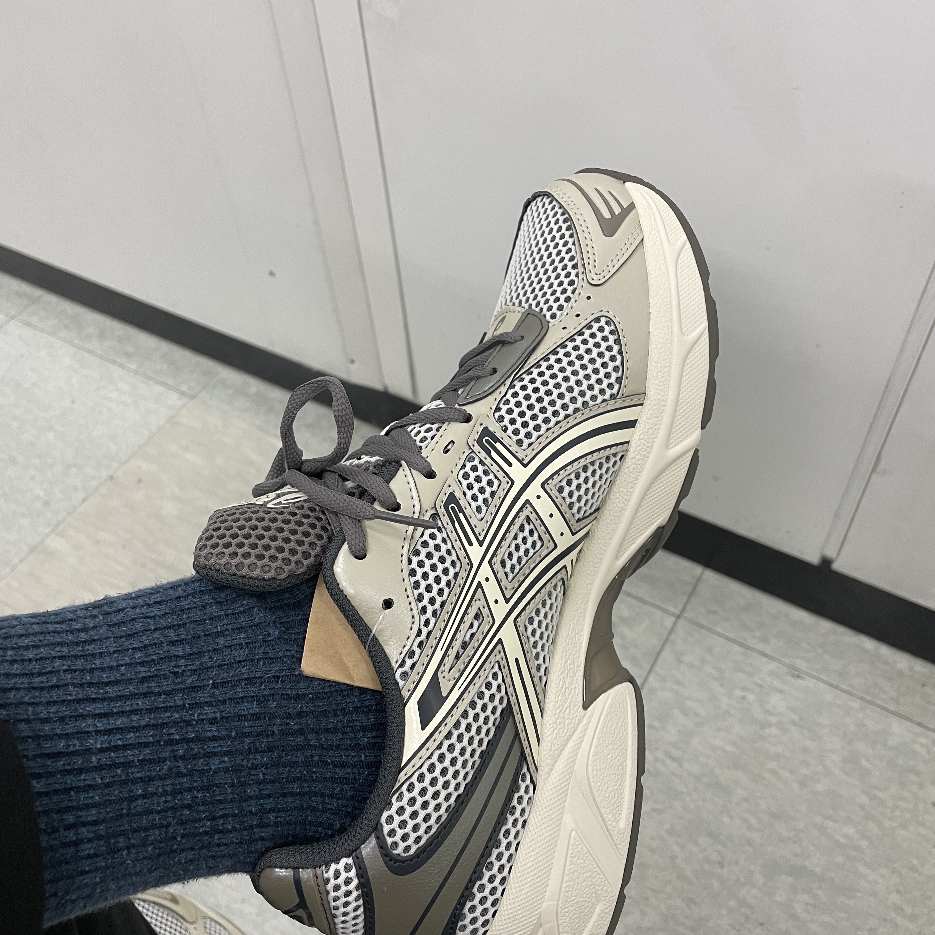 Asics Gel-1130 Birch Dark Taupe - Korea Exclusive 착용 스타일 - 2