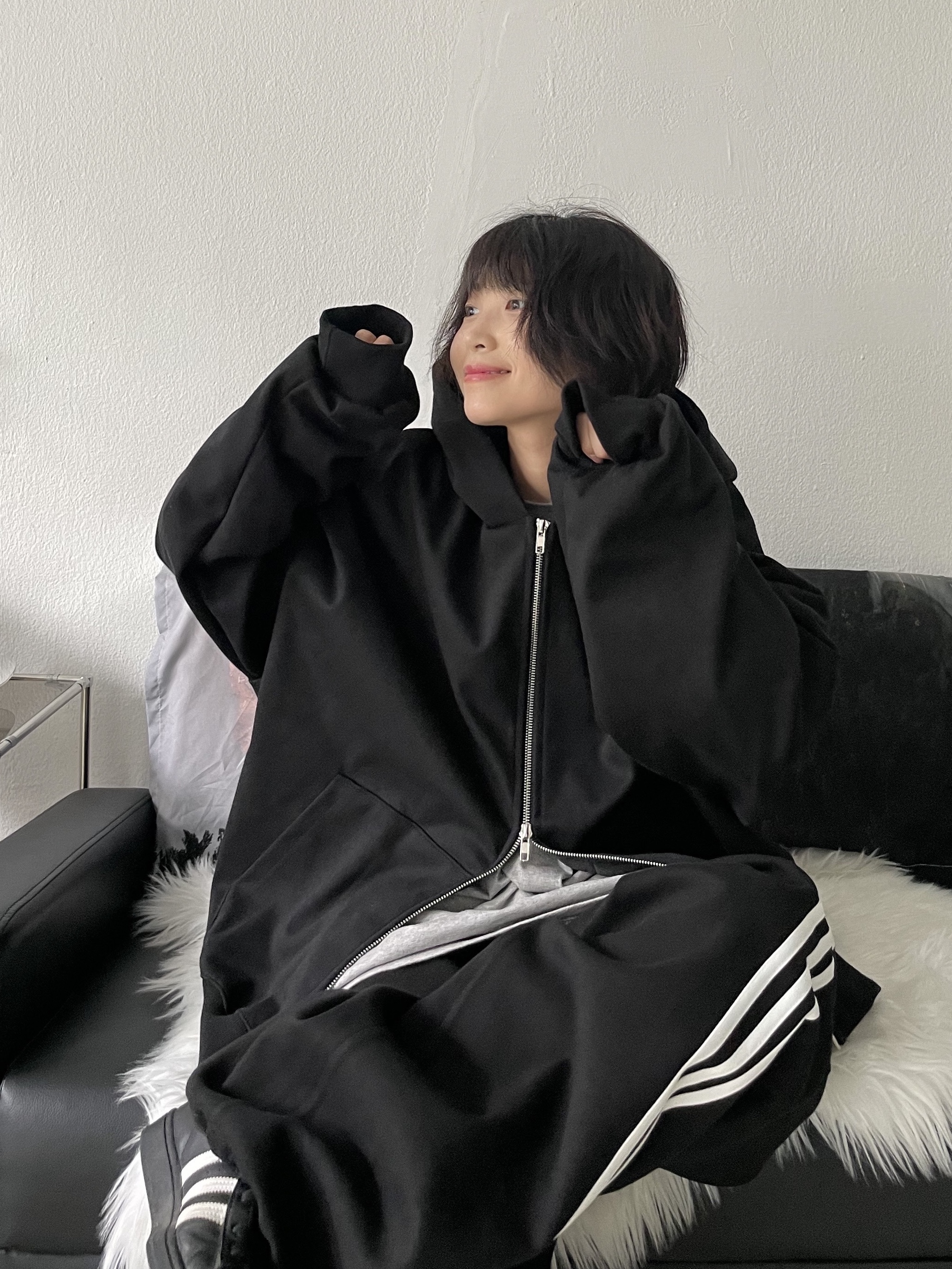 Adidas Superstar Core Black White, Our Legacy Ladon Leather Keychain Black 착용 스타일 - 5