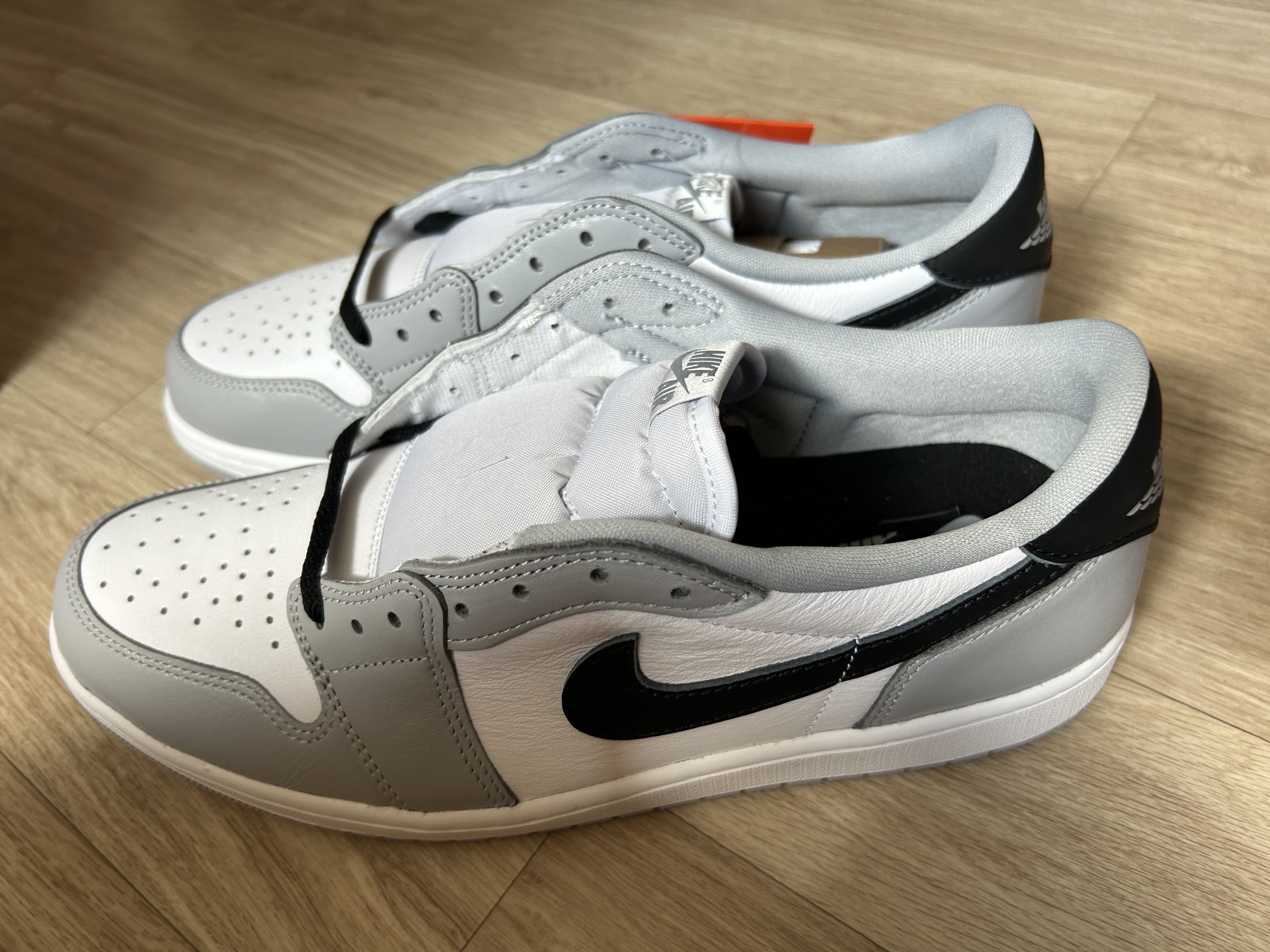 Jordan 1 Retro Low OG Wolf Grey and White 착용 스타일