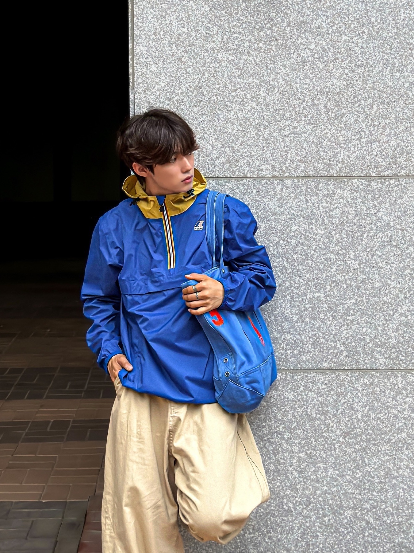 K-WAY Le Vrai Leon Anorak Black, K-WAY Le Vrai Leon Anorak Light Grey 착용 스타일 - 3