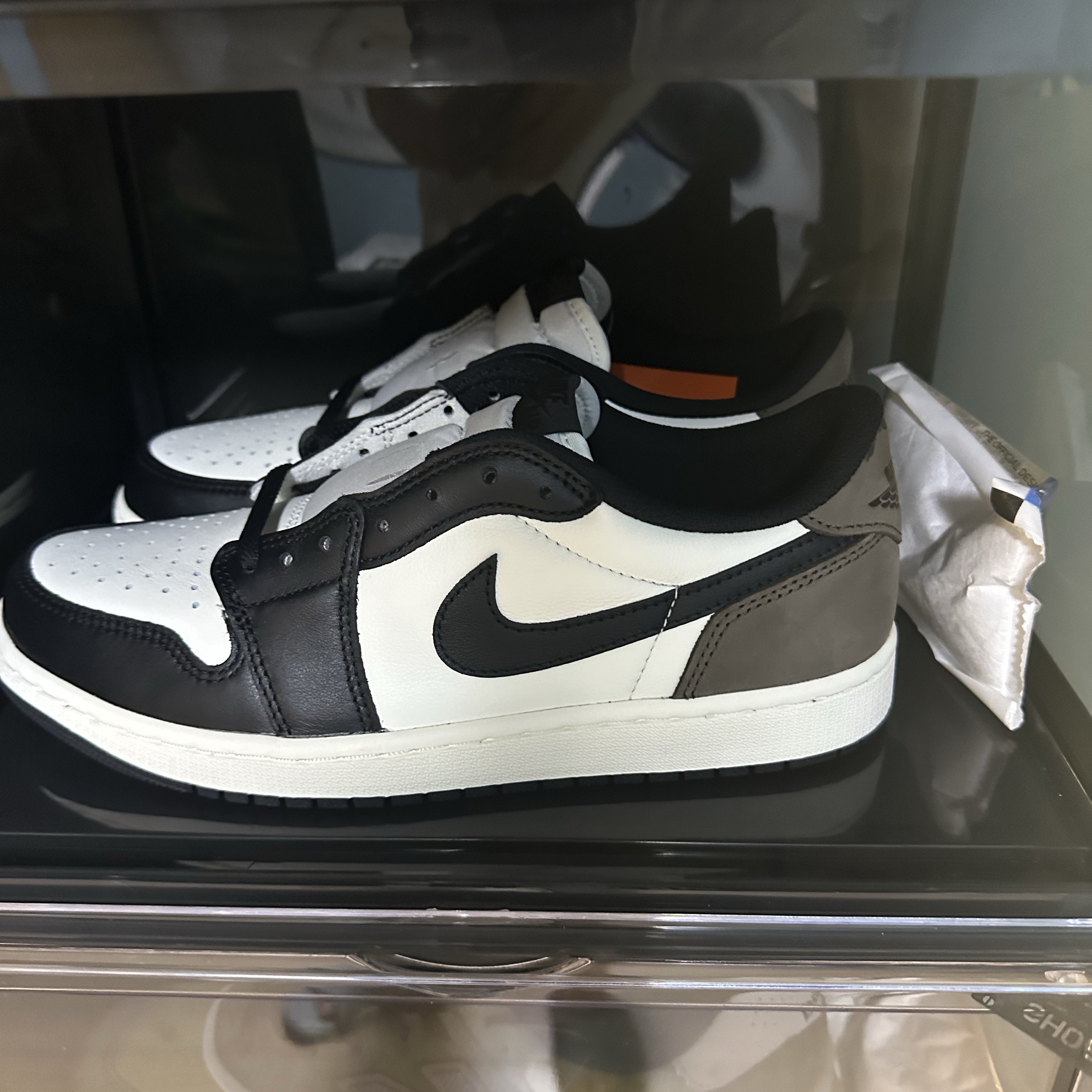 Jordan 1 Retro Low OG Mocha 착용 스타일 - 1