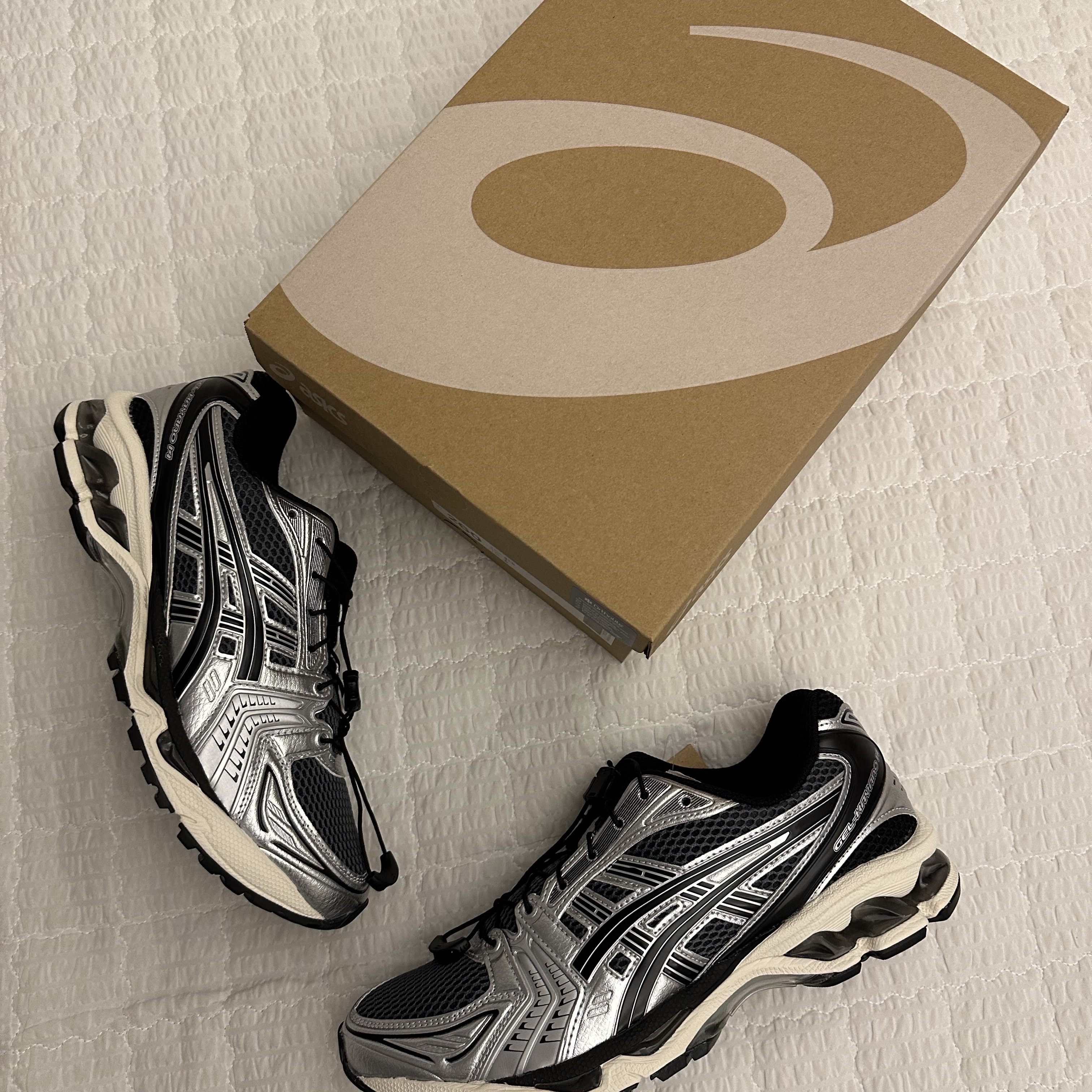 Asics Unlimited Gel-Kayano 14 Carrier Grey Black 착용 스타일 - 1