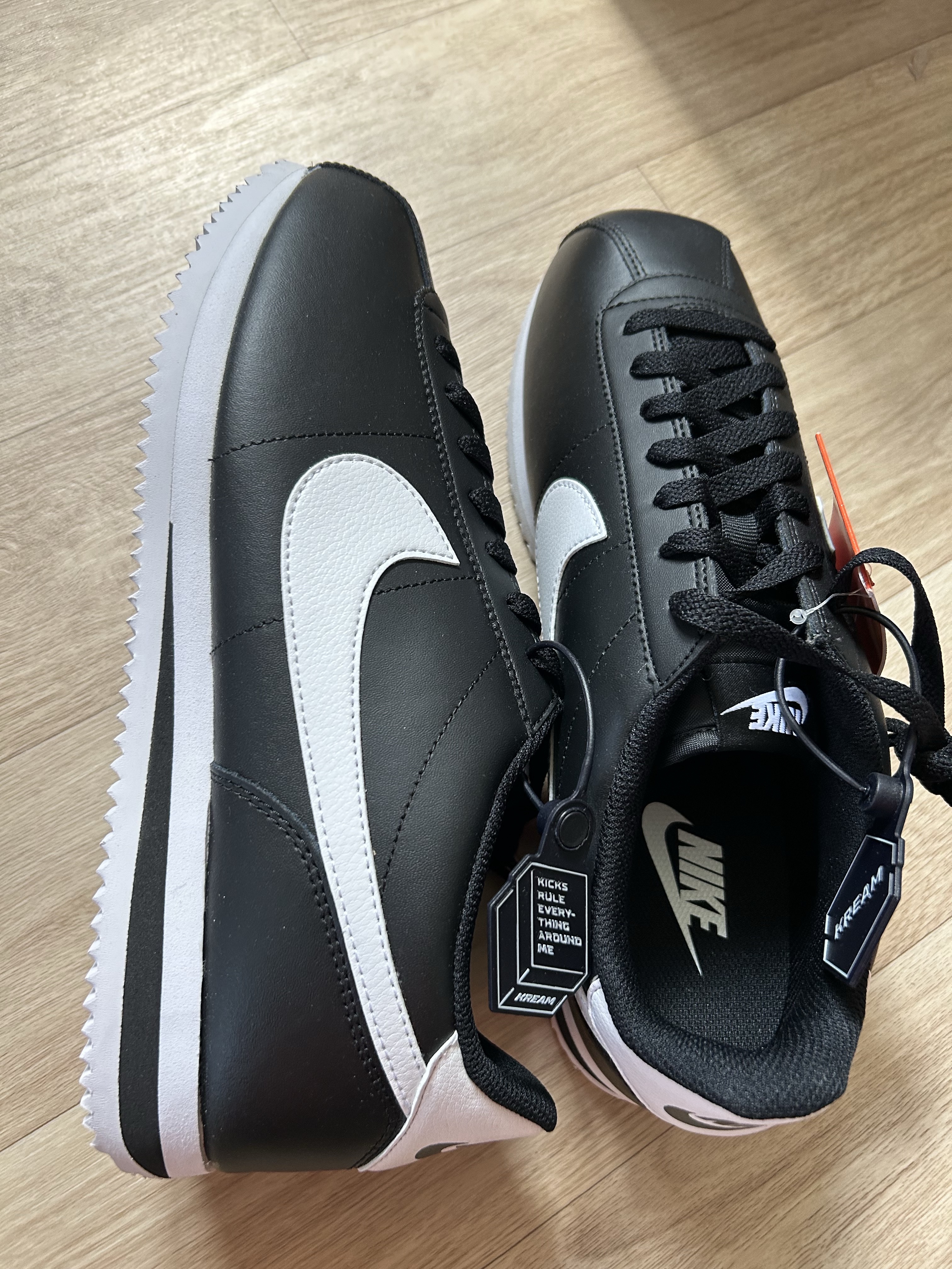 Nike Cortez Black White 착용 스타일