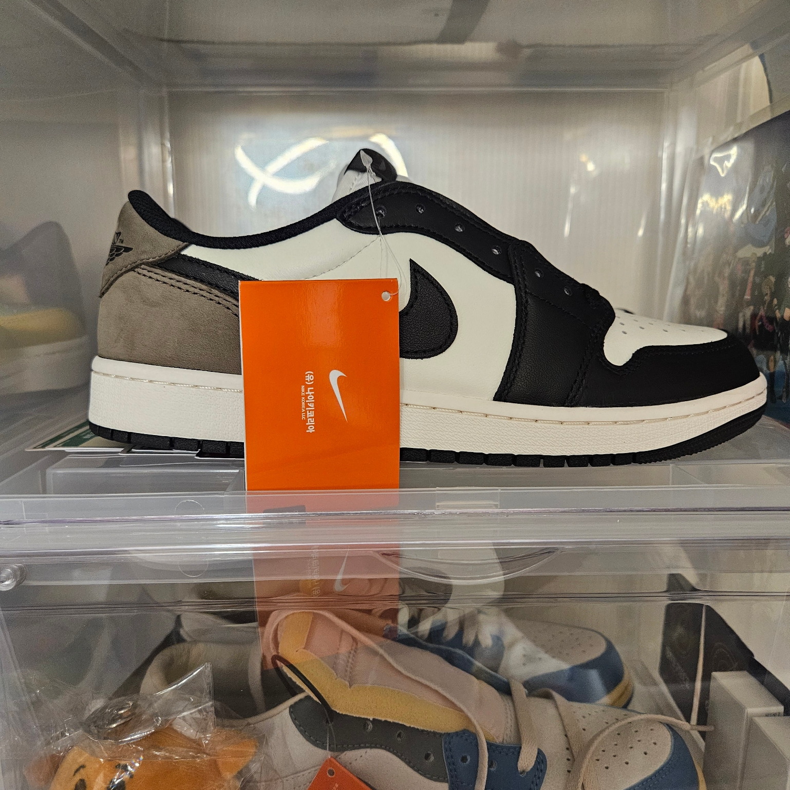 Jordan 1 Retro Low OG Mocha 착용 스타일 - 1