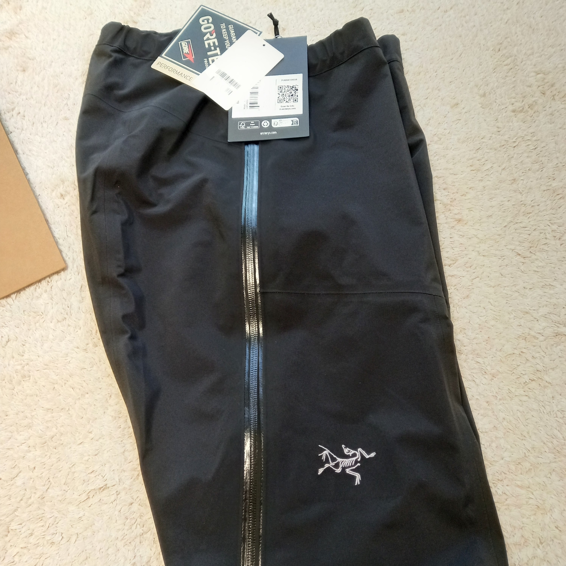 Arc'teryx Beta Pants Black, On Running x Post Archive Faction (Paf) Cloudmonster 2 Black Magnet 착용 스타일 - 3
