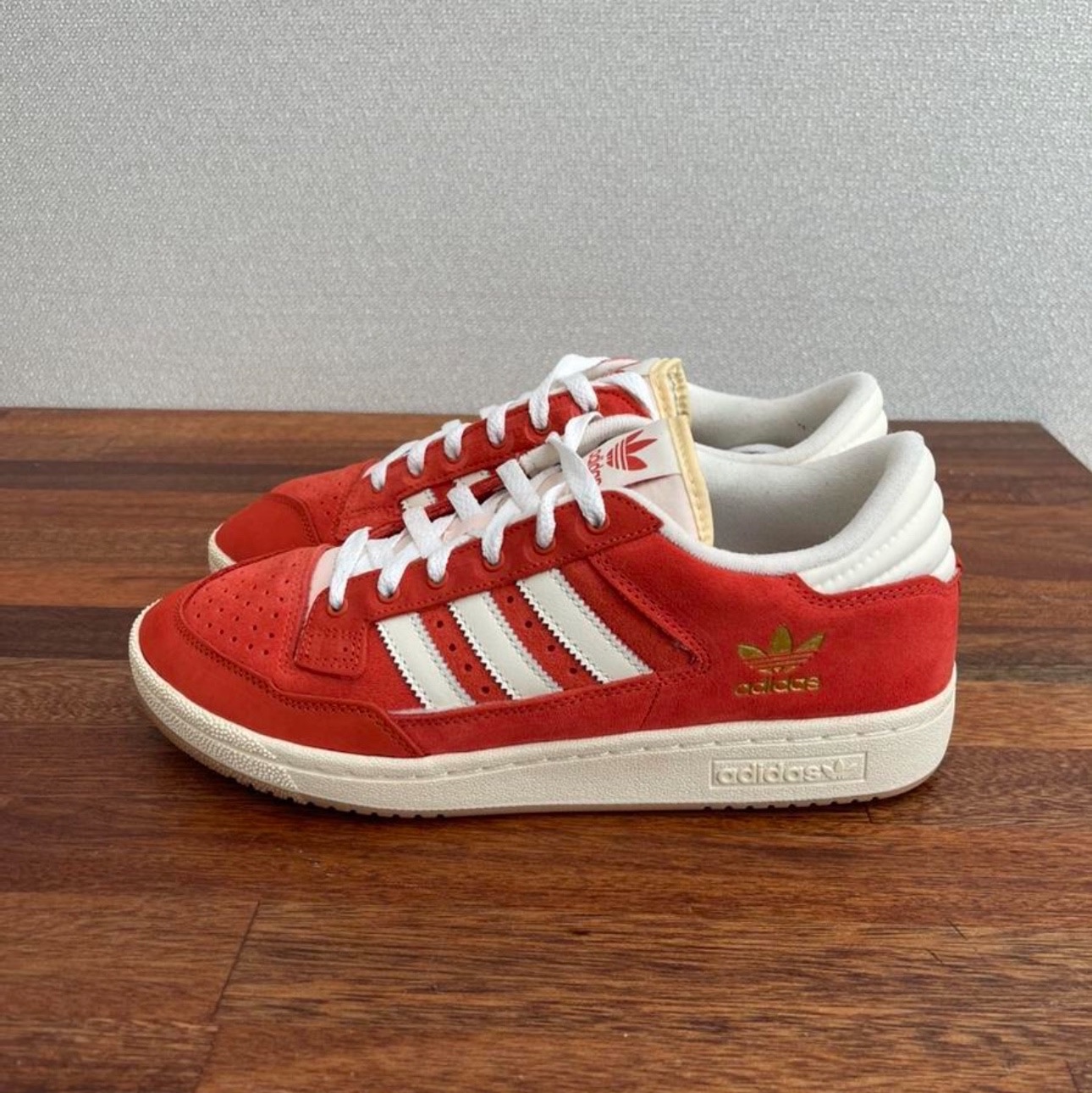 Adidas Centennial 85 Low Preloved Red Cream White 착용 스타일 - 1