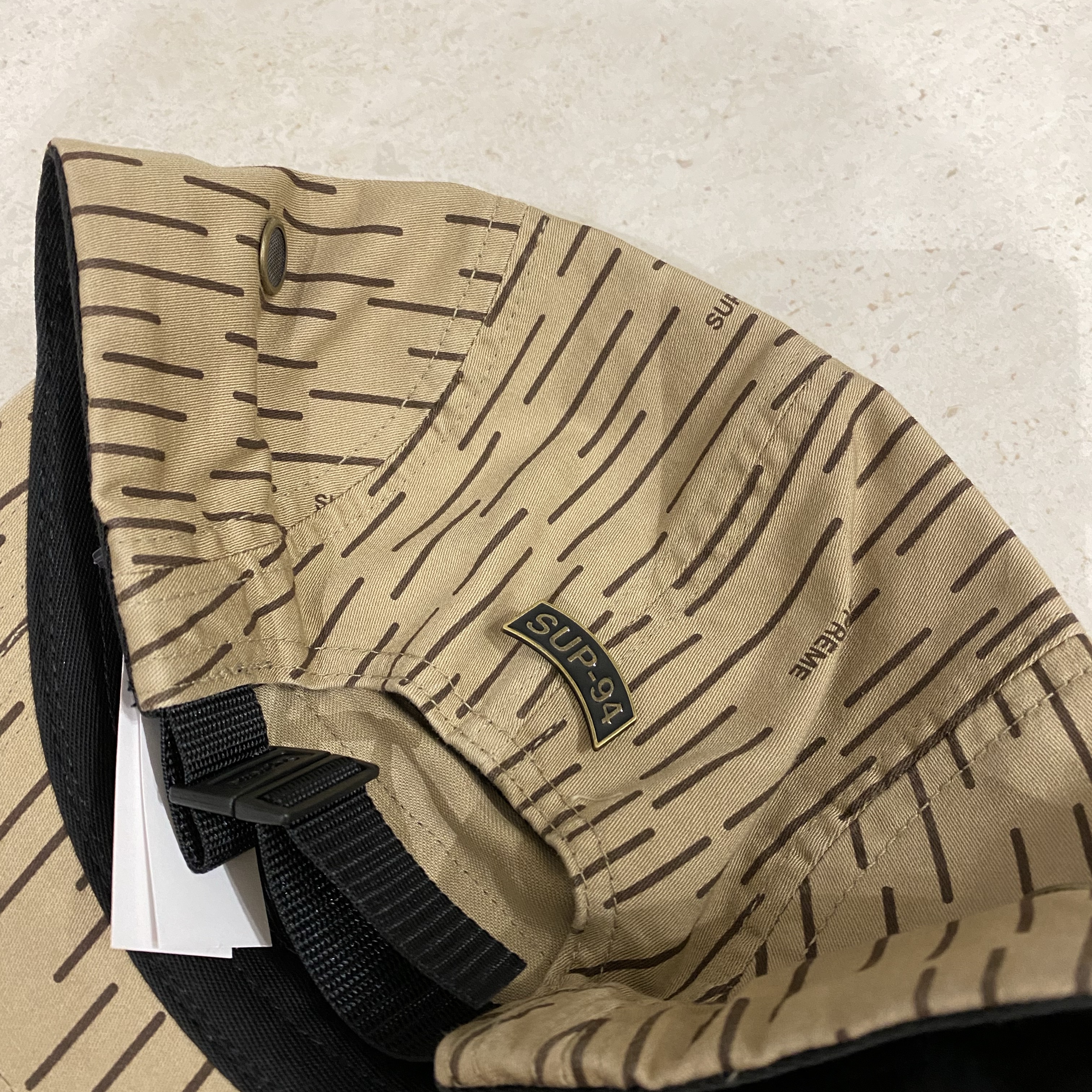 Supreme Military Camp Cap Tan Raindrop - 24FW 착용 스타일 - 2