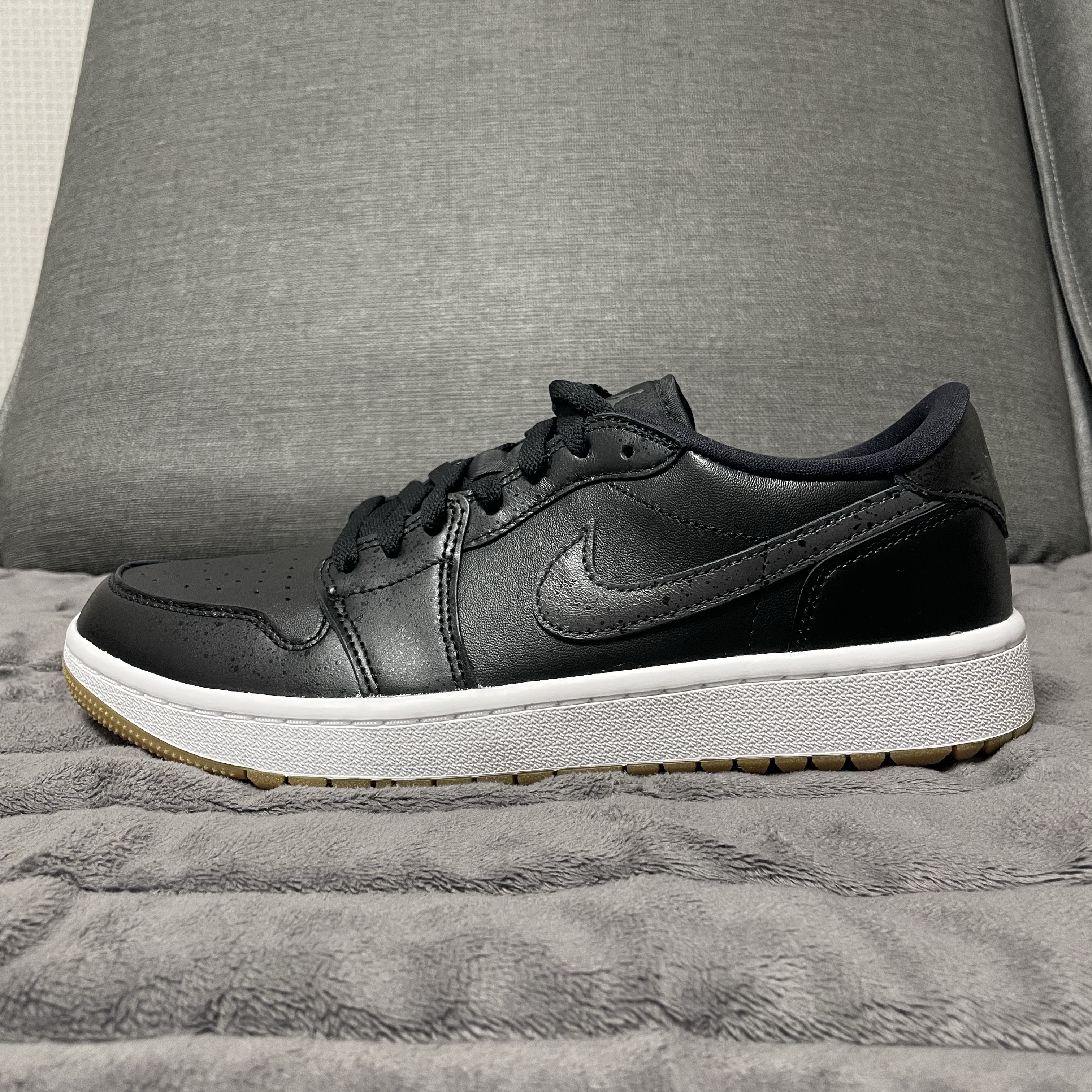 Jordan 1 Low Golf Black Gum Medium Brown 착용 스타일 - 1