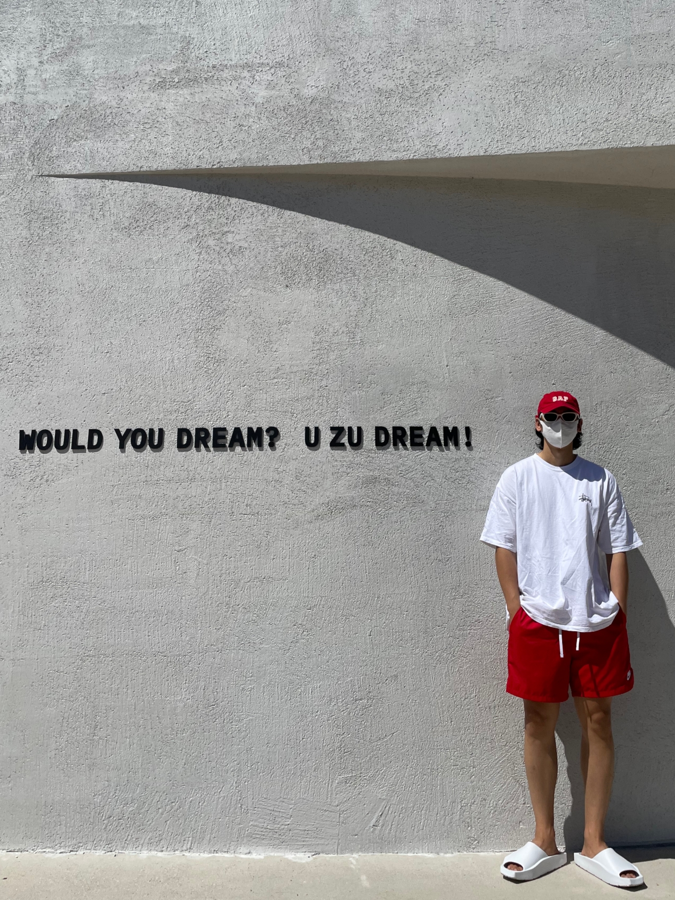 Stussy Basic Stussy T-Shirt White 2024, 2025, Nike NSW Woven Lined Flow Shorts University Red - US/EU 착용 스타일 - 1