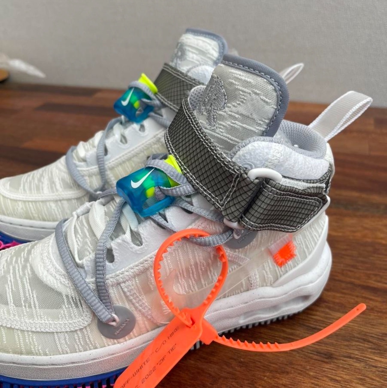 Nike x Off-White Air Force 1 Mid SP White 착용 스타일 - 1