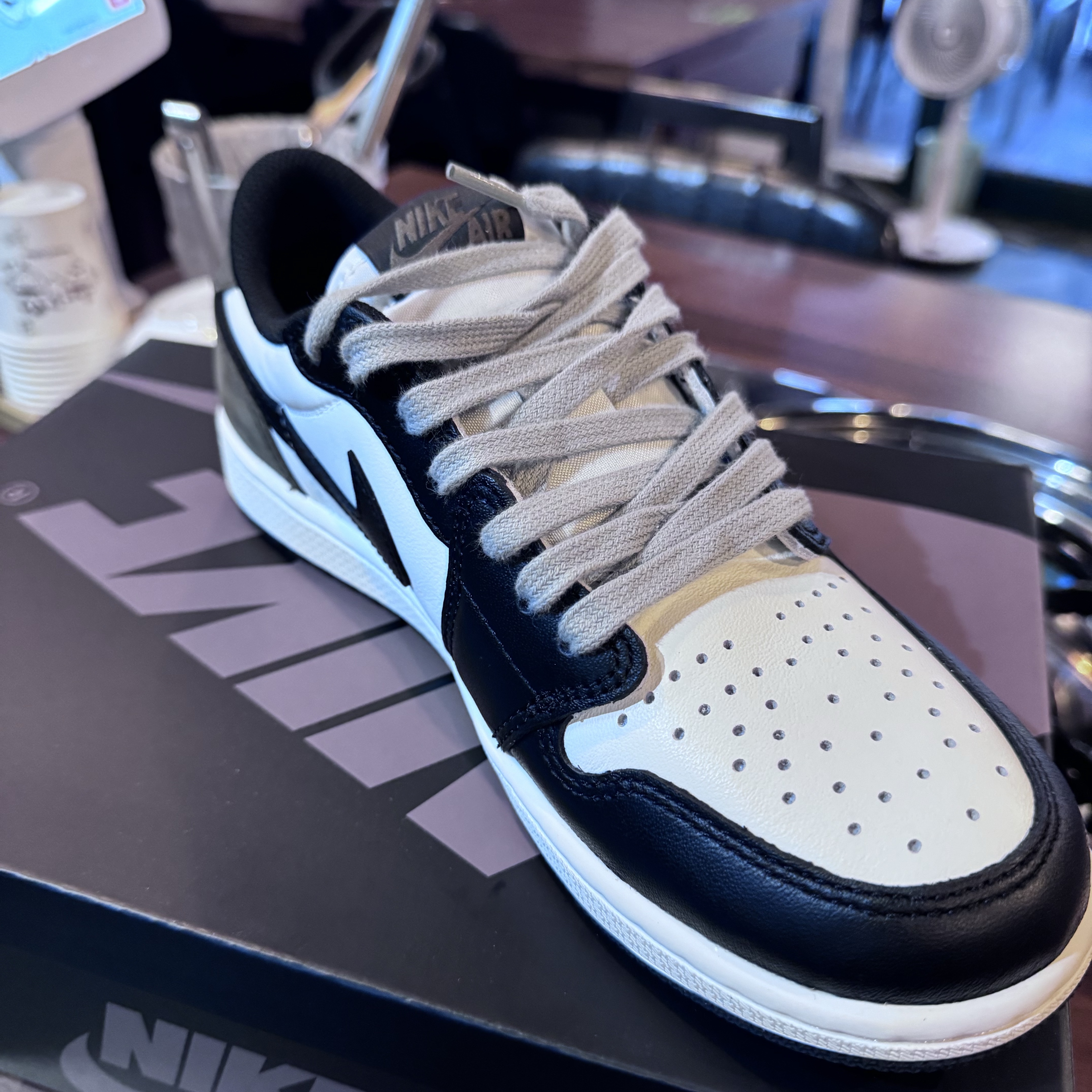Jordan 1 Retro Low OG Mocha 착용 스타일 - 2