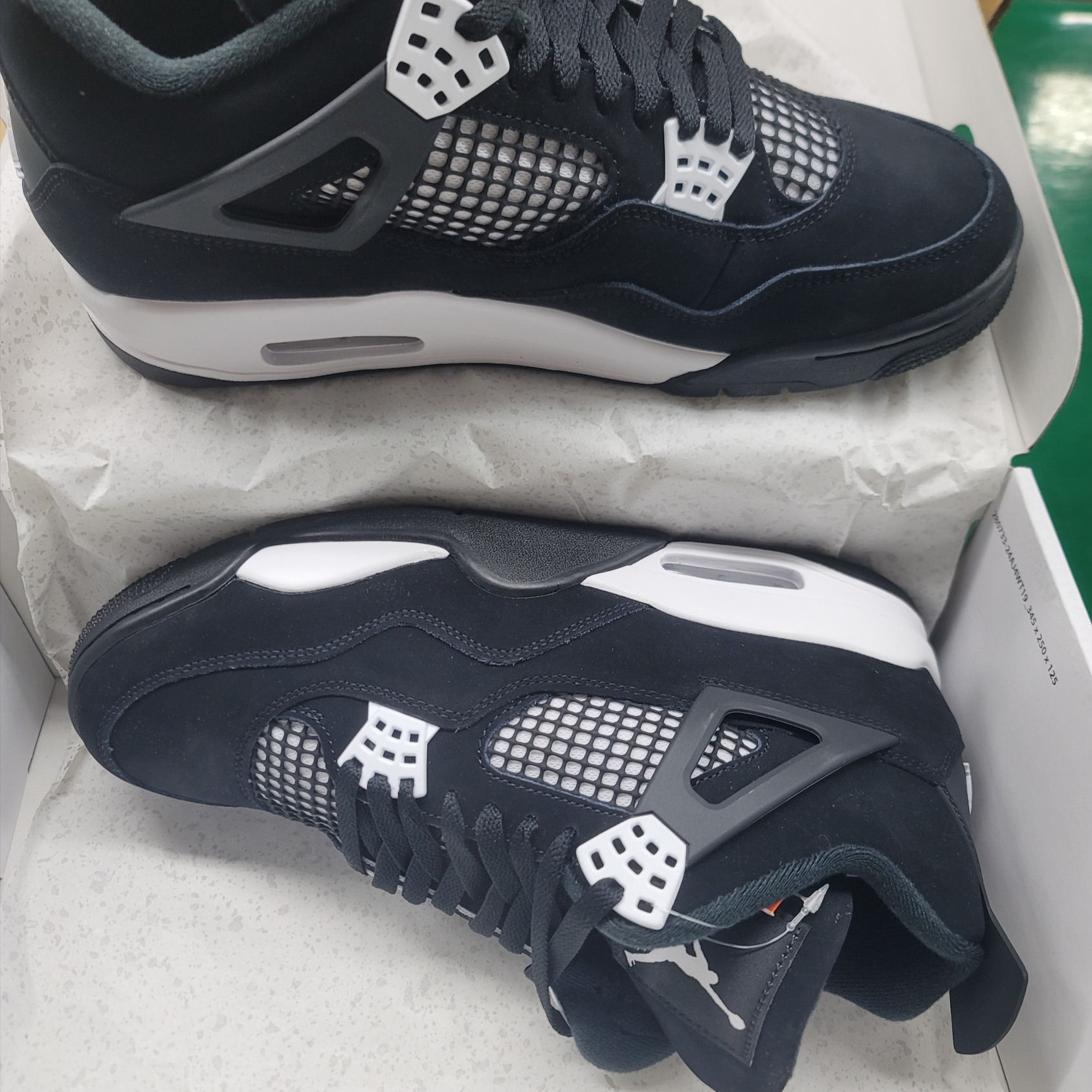 Jordan 4 Retro White Thunder 착용 스타일