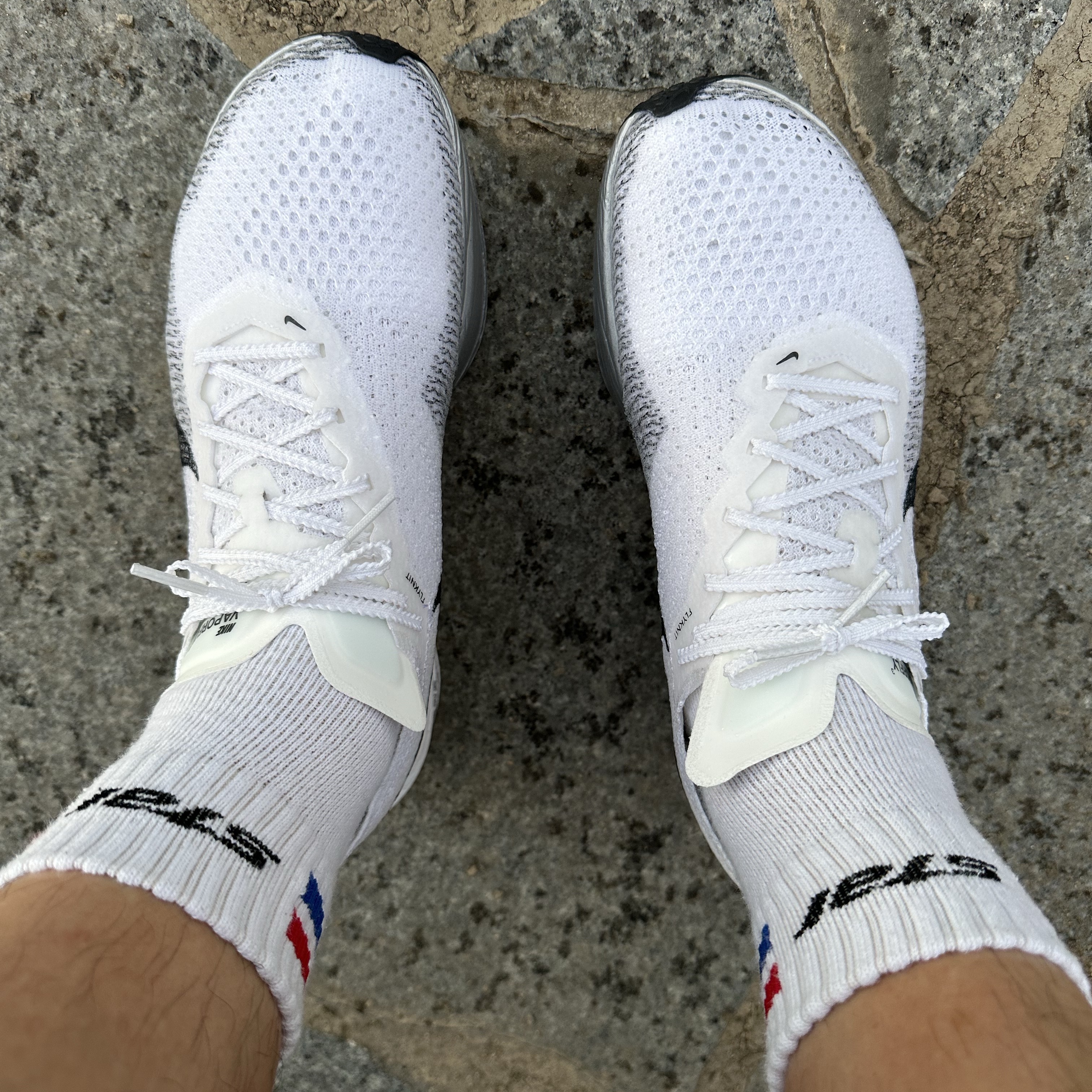 Nike ZoomX Vaporfly Next% 3 White Grey 착용 스타일 - 2