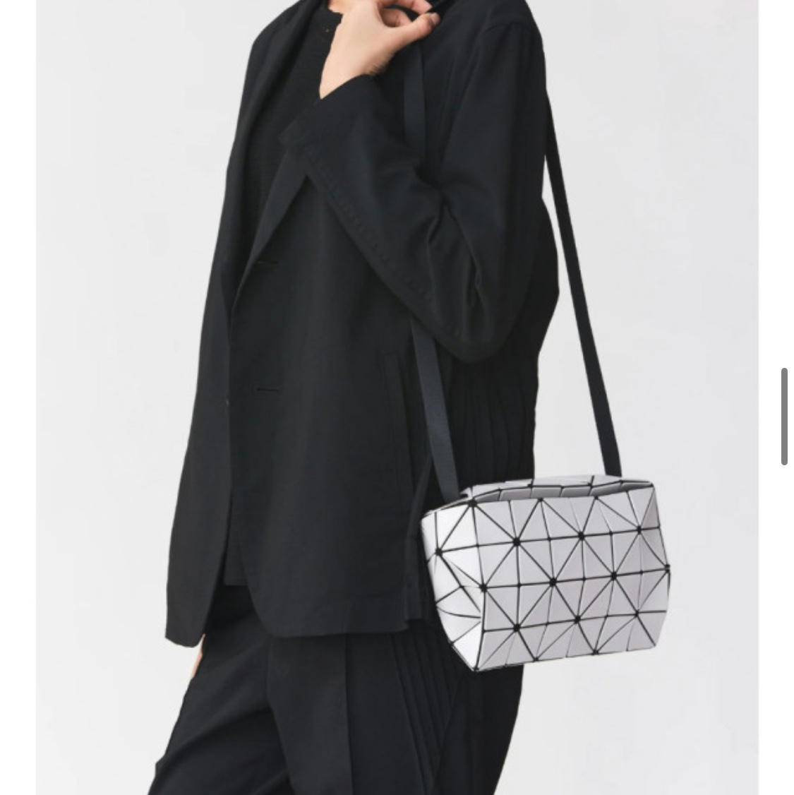 Bao Bao Issey Miyake Carton Matte Light Gray 착용 스타일