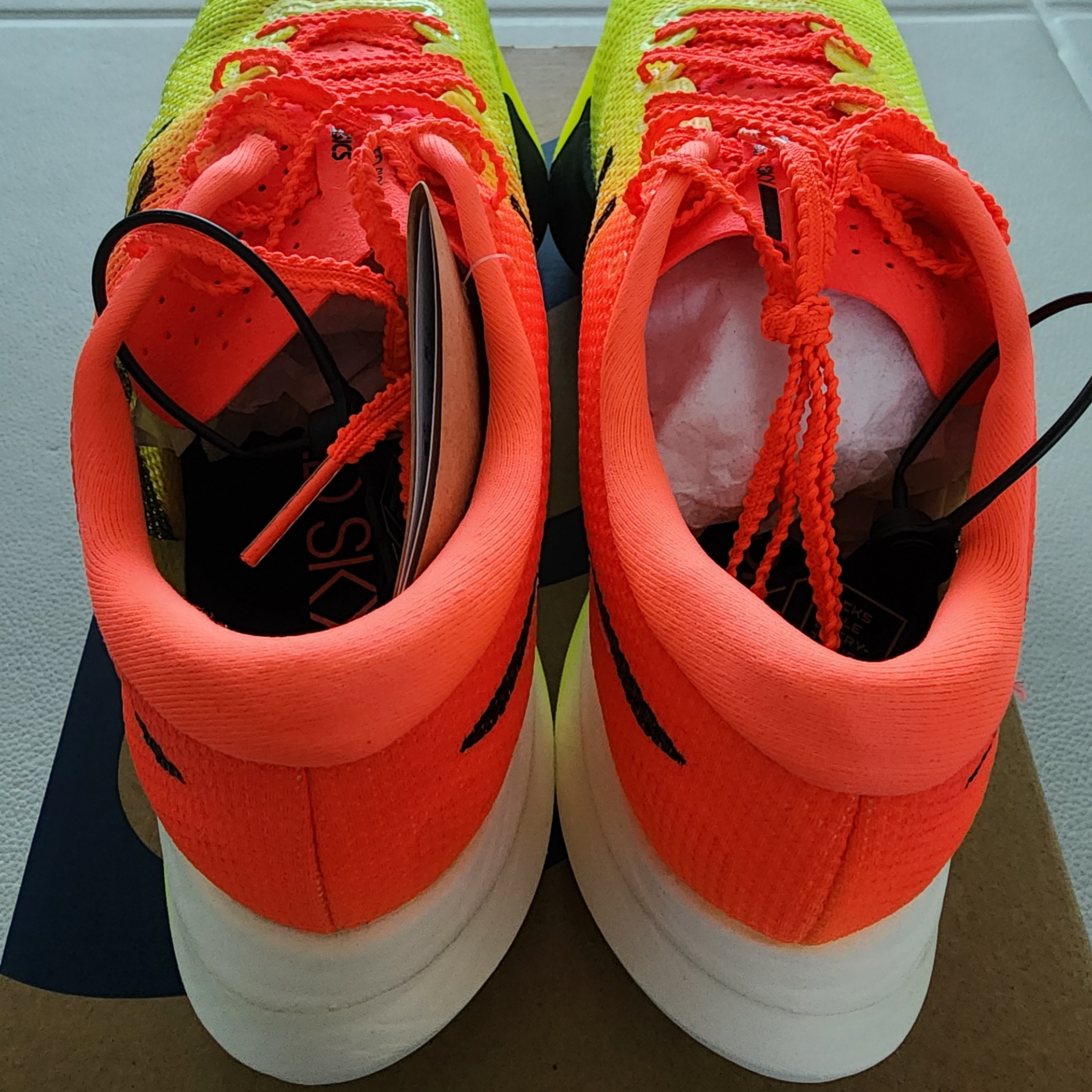 Asics Metaspeed Sky Paris Safety Yellow Black, Nike Air Zoom Alphafly Next% 3 Volt 착용 스타일 - 6