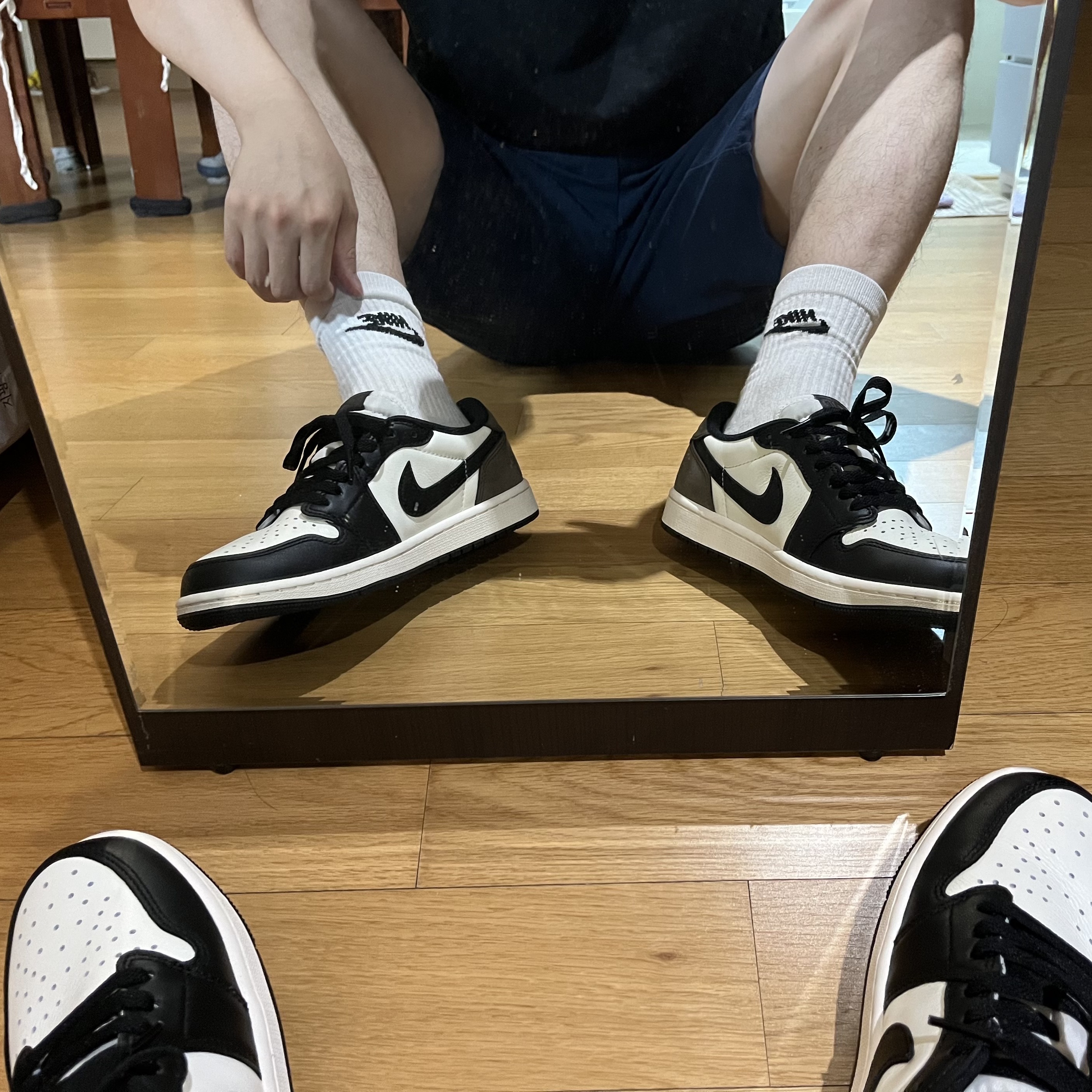 Jordan 1 Retro Low OG Mocha 착용 스타일 - 2