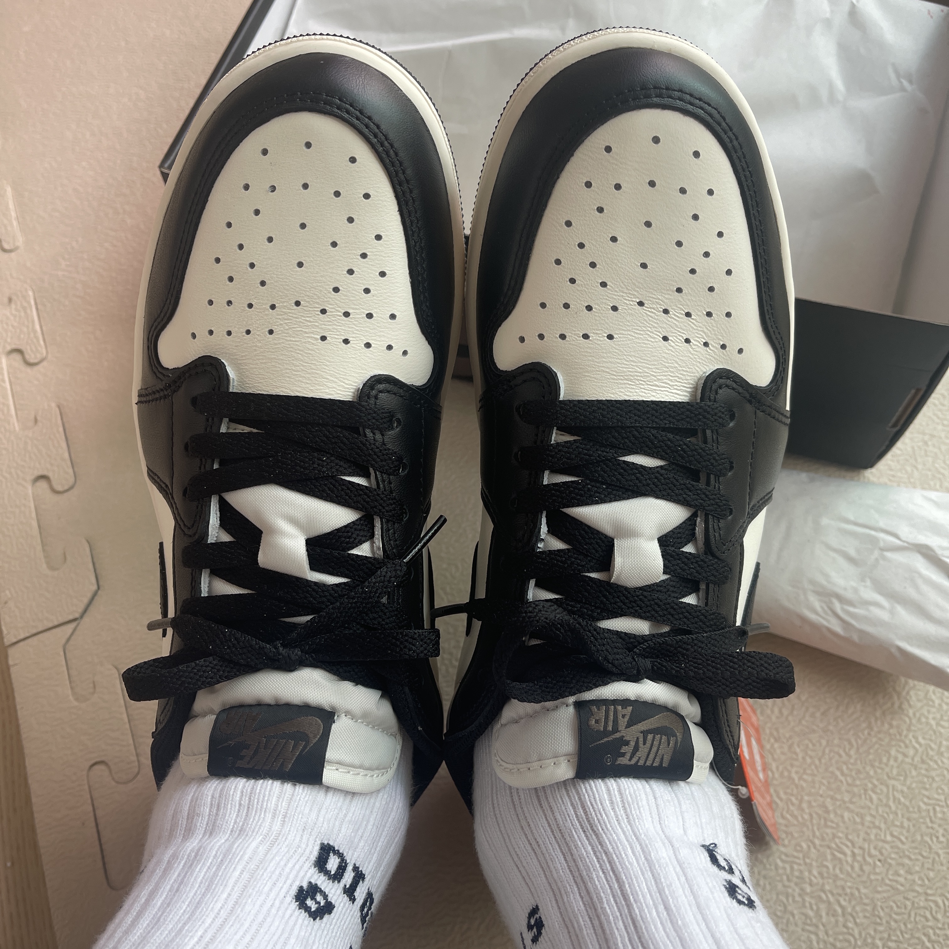Jordan 1 Retro Low OG Mocha 착용 스타일 - 2