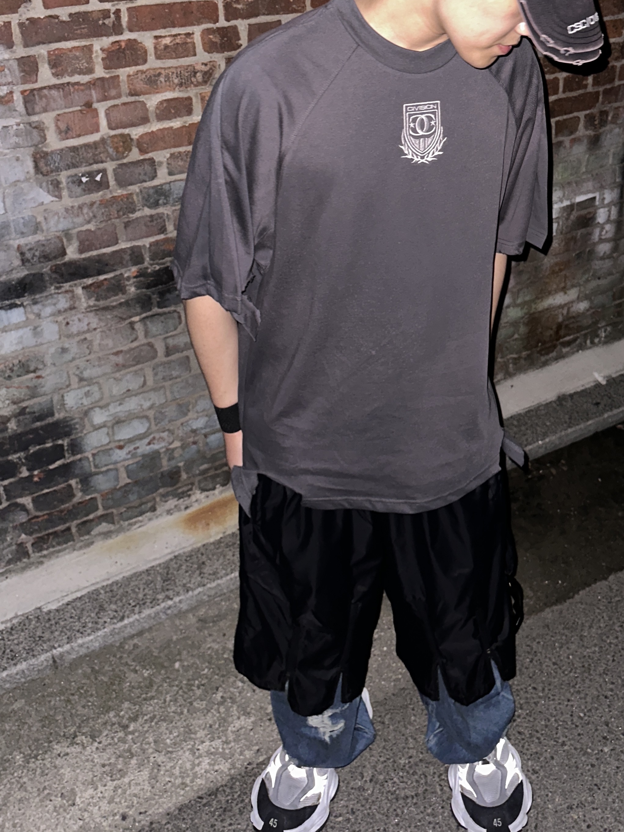 Civision by CSC Double Brim Cap Washed Black, Balenciaga Cargo Sneakers White Grey 착용 스타일 - 3