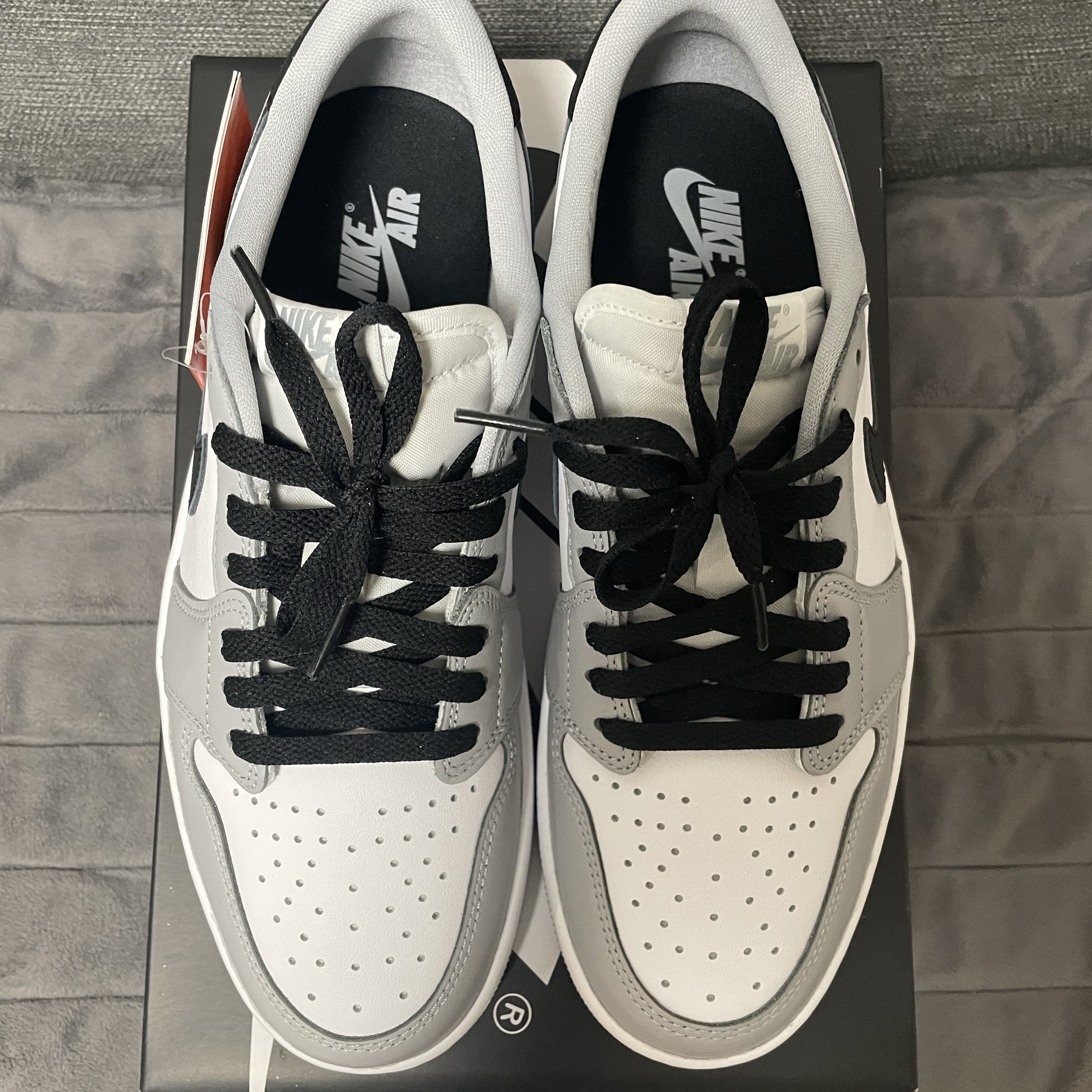 Jordan 1 Retro Low OG Wolf Grey and White 착용 스타일 - 4