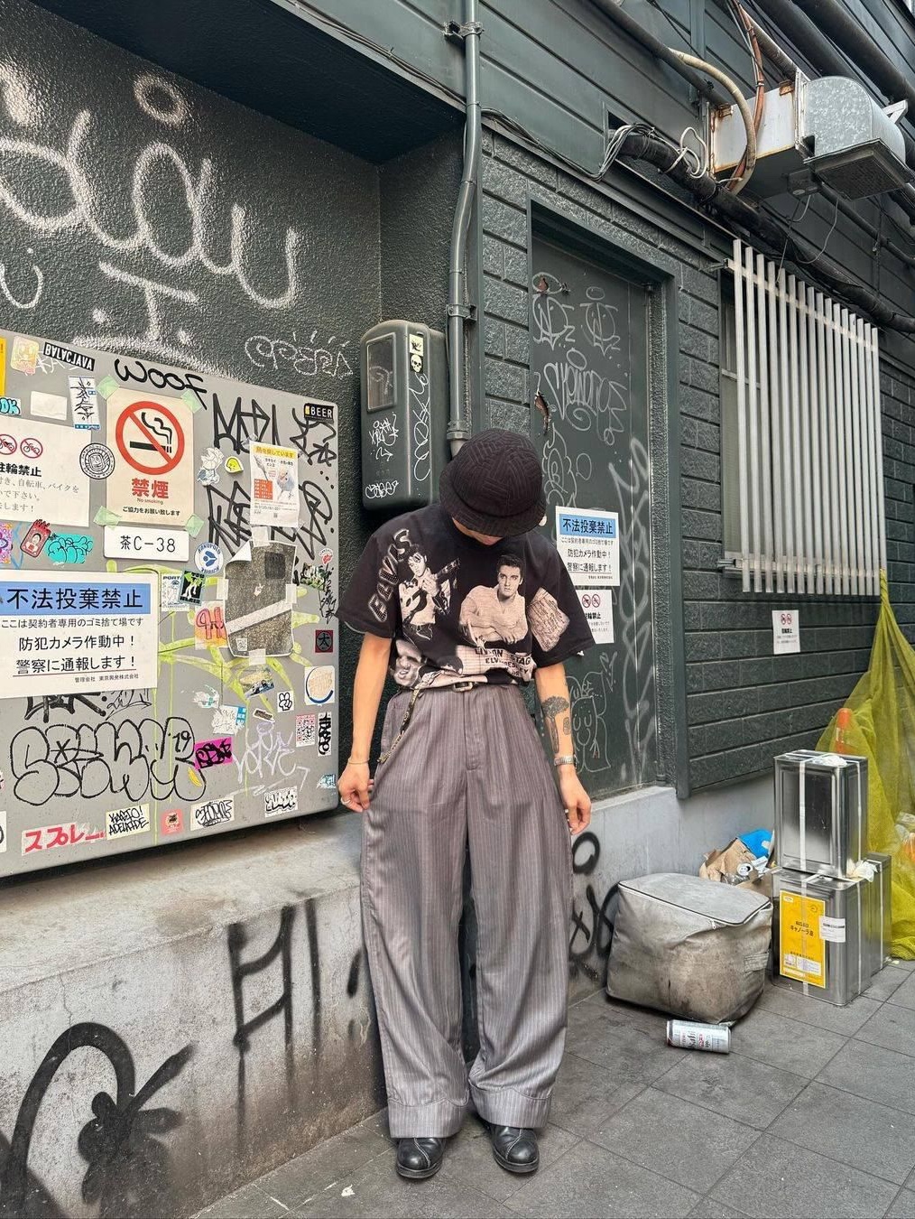 Jacquemus Le Bob Artichaut Bucket Hat Black, AMI de Coeur Bucket Hat With String Light Beige 착용 스타일 - 2
