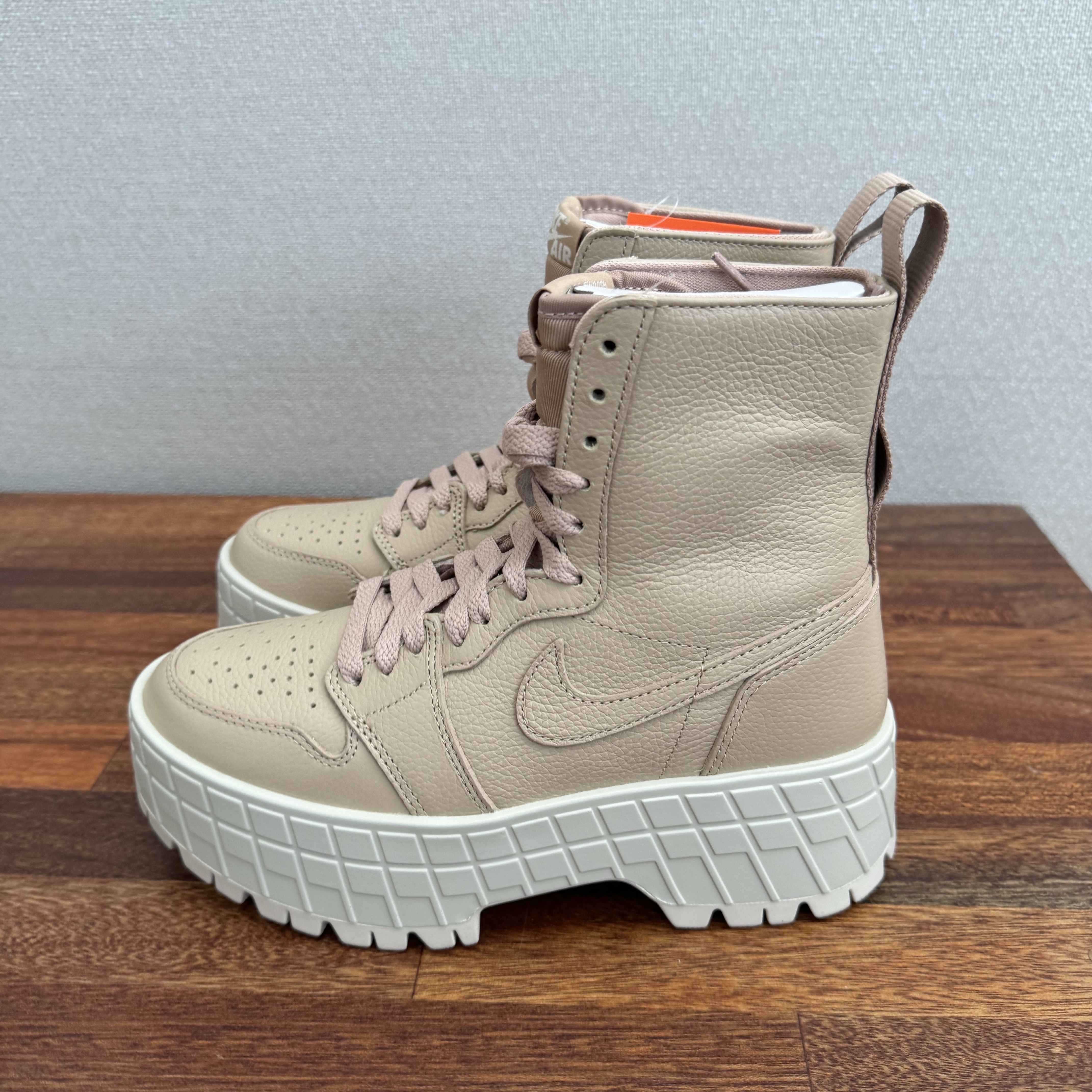 (W) Jordan 1 Brooklyn Legend Medium Brown 착용 스타일 - 1