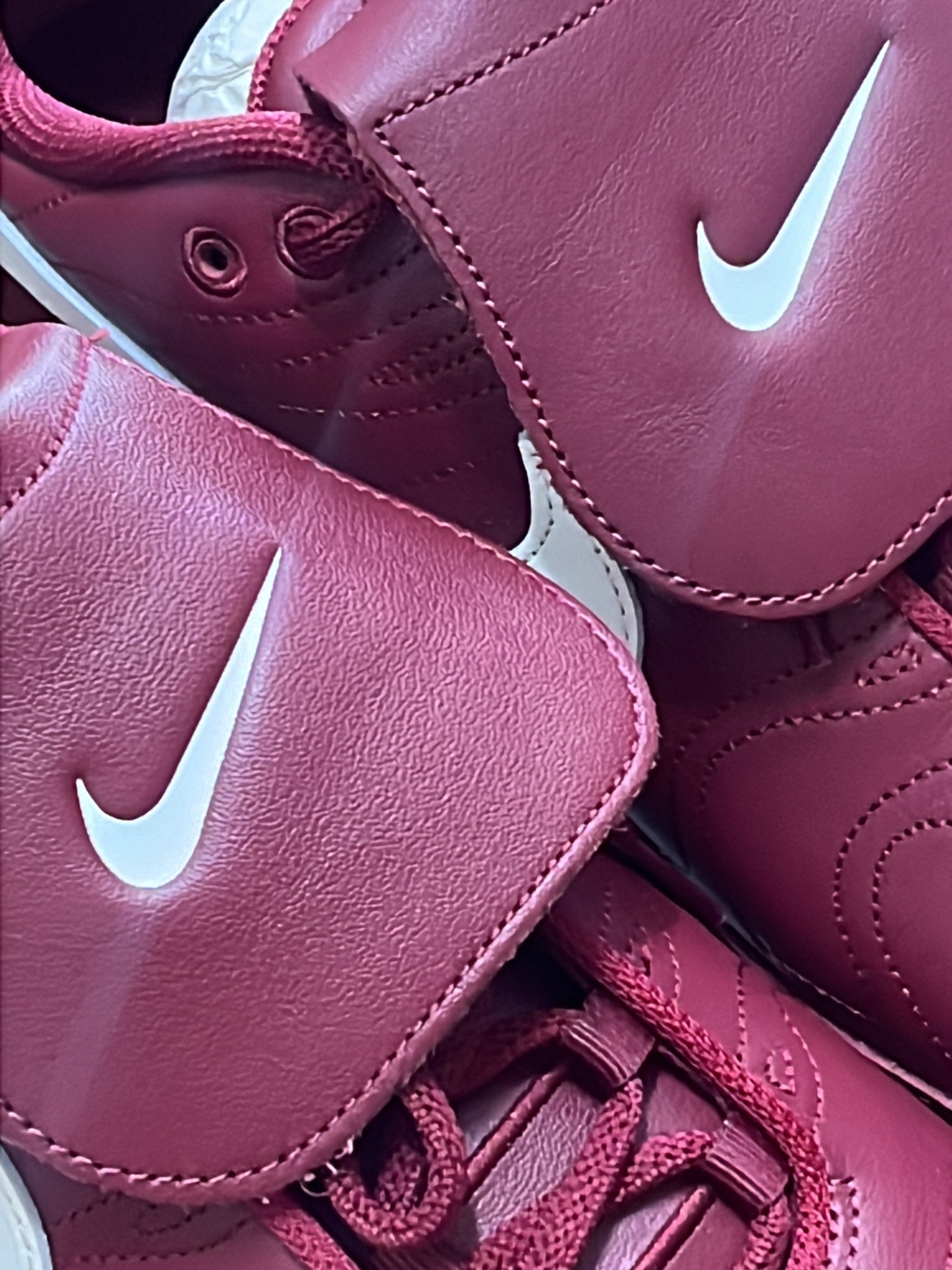 Nike Air Max Plus TNPO Team Red and Sail 착용 스타일 - 3