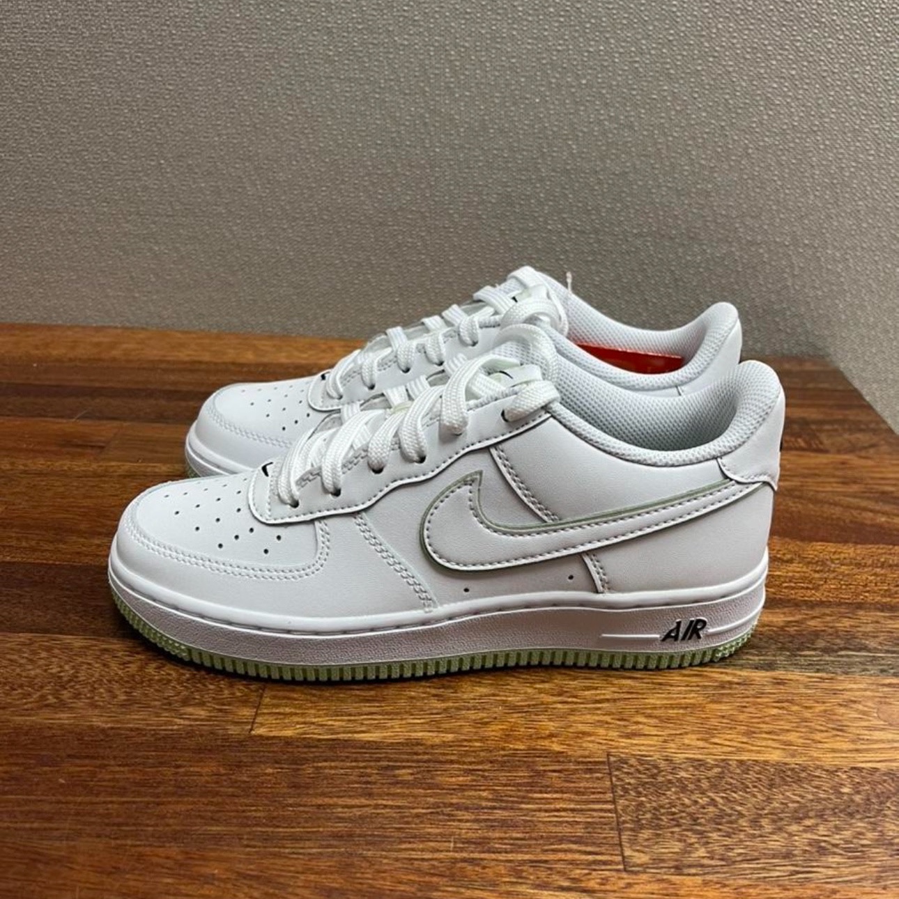 (GS) Nike Air Force 1 White Honeydew 착용 스타일 - 1