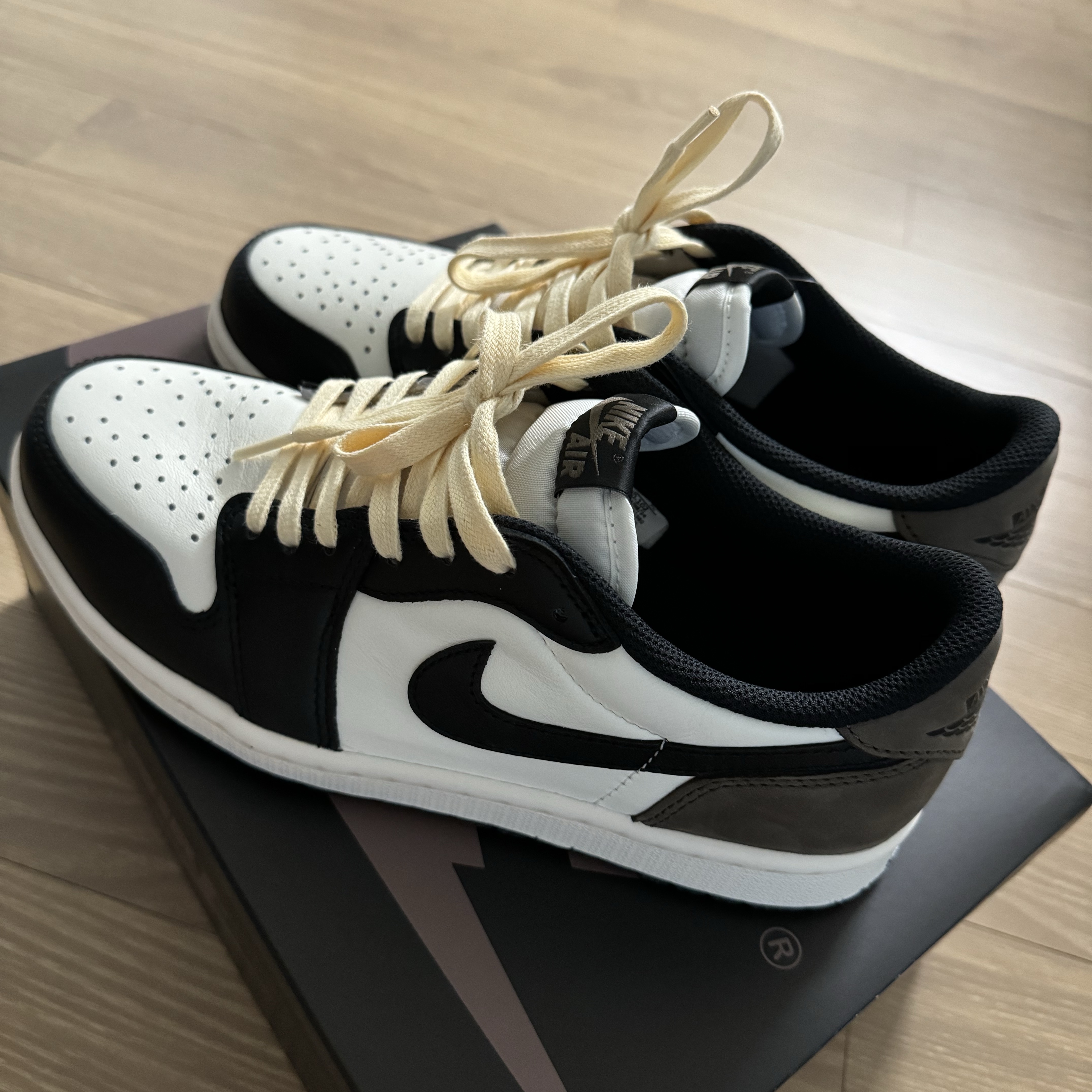 Jordan 1 Retro Low OG Mocha 착용 스타일