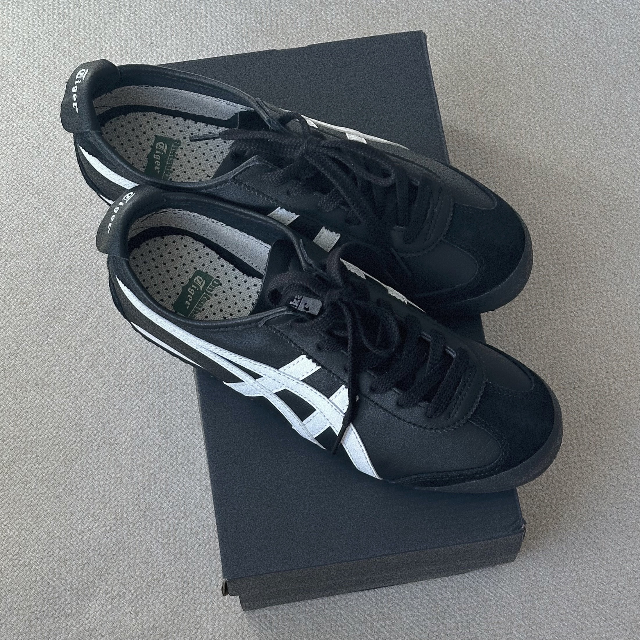Onitsuka Tiger Mexico 66 Black White 착용 스타일