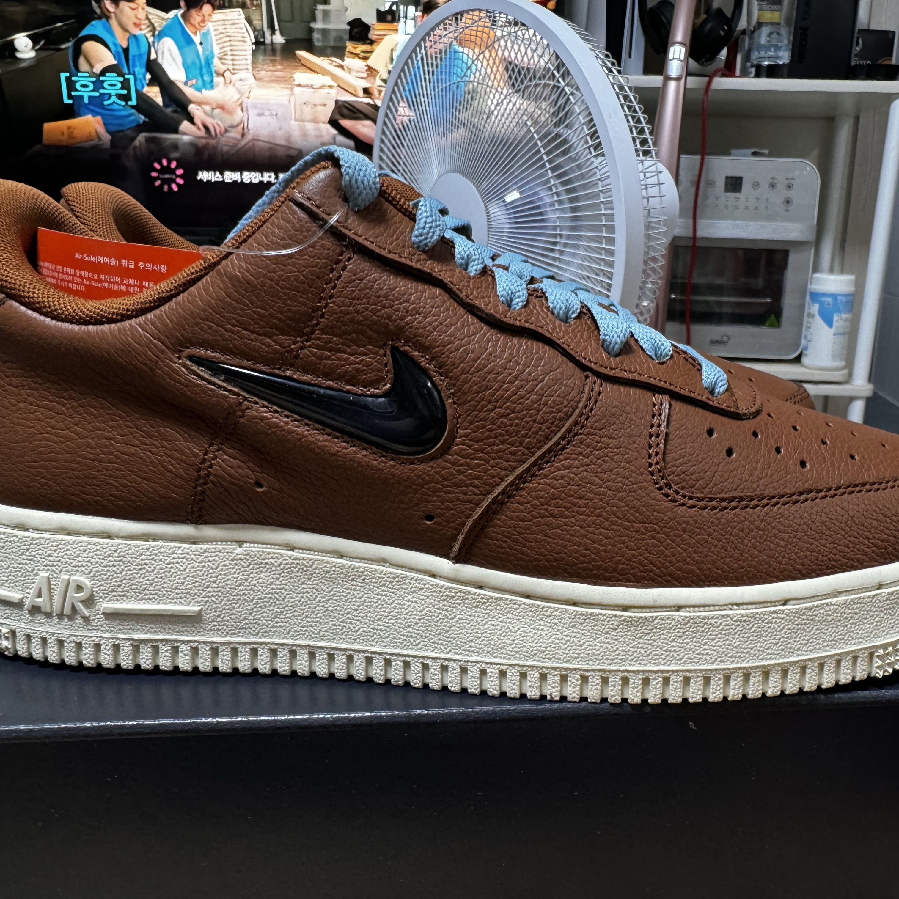 Nike Air Force 1 '07 PRM Vintage Pecan 착용 스타일 - 3