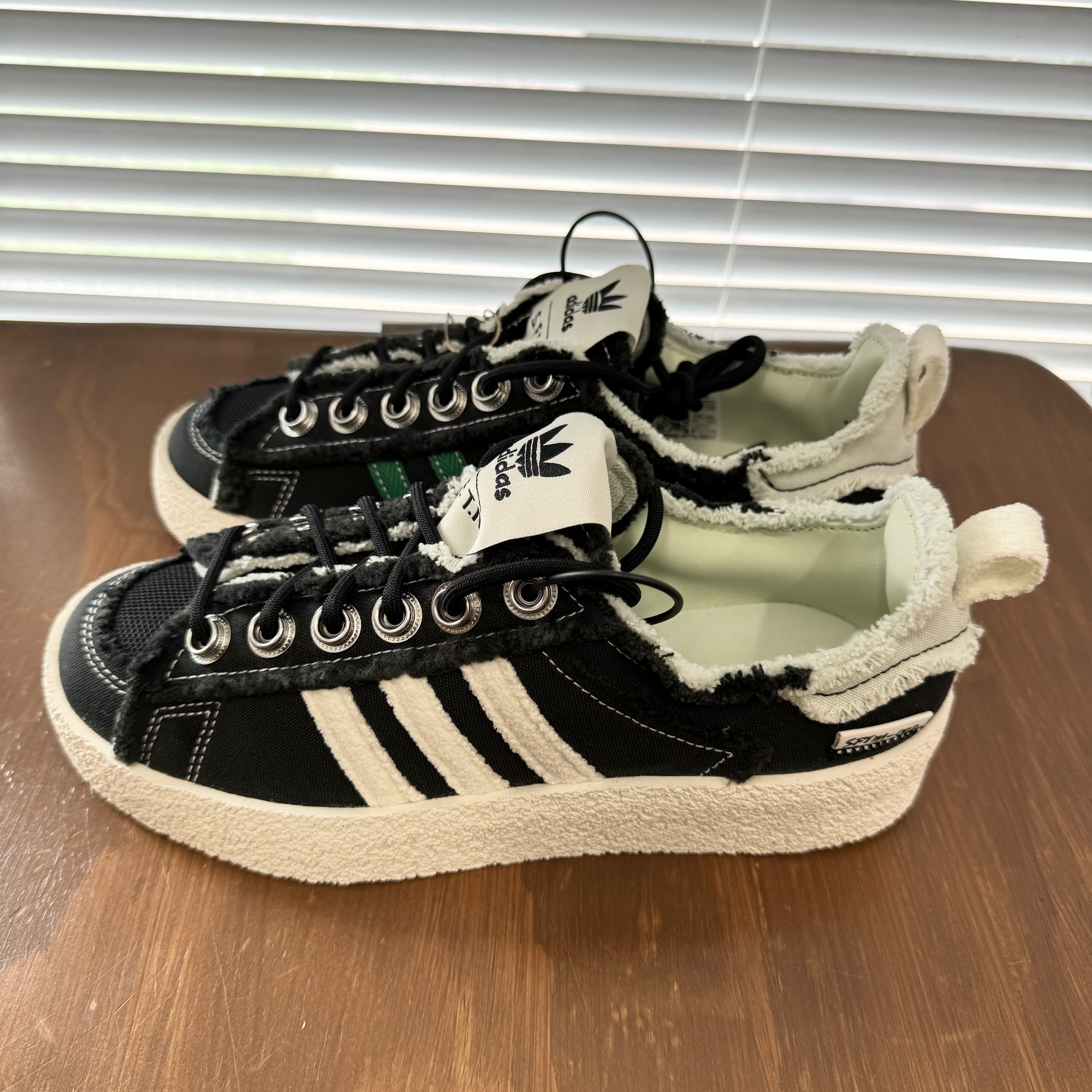 Adidas x Song for the Mute Campus 80s Core Black Cream White 착용 스타일 - 1