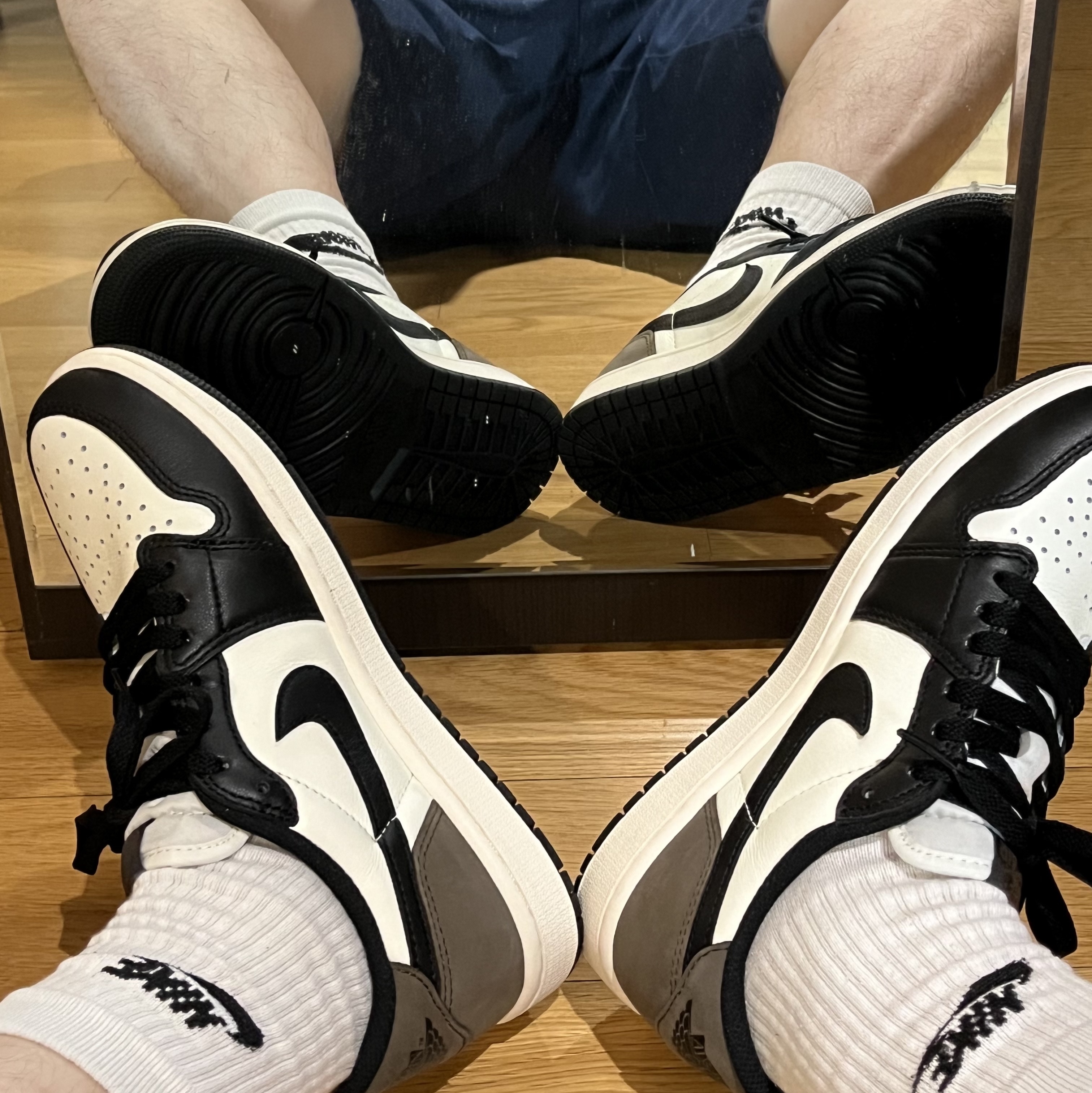 Jordan 1 Retro Low OG Mocha 착용 스타일 - 1